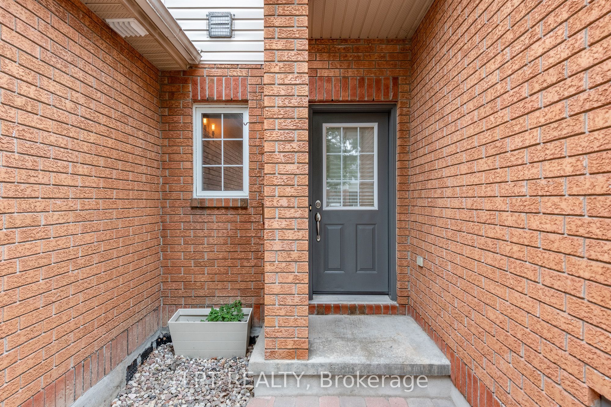 61 Tobermory Crescent, Kanata, ON K2K 3M4 photo 3