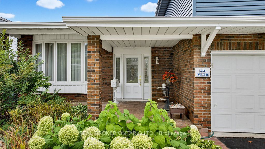 22 Woodhill Crescent, Blackburn Hamlet, ON K1B 3B6 photo 2