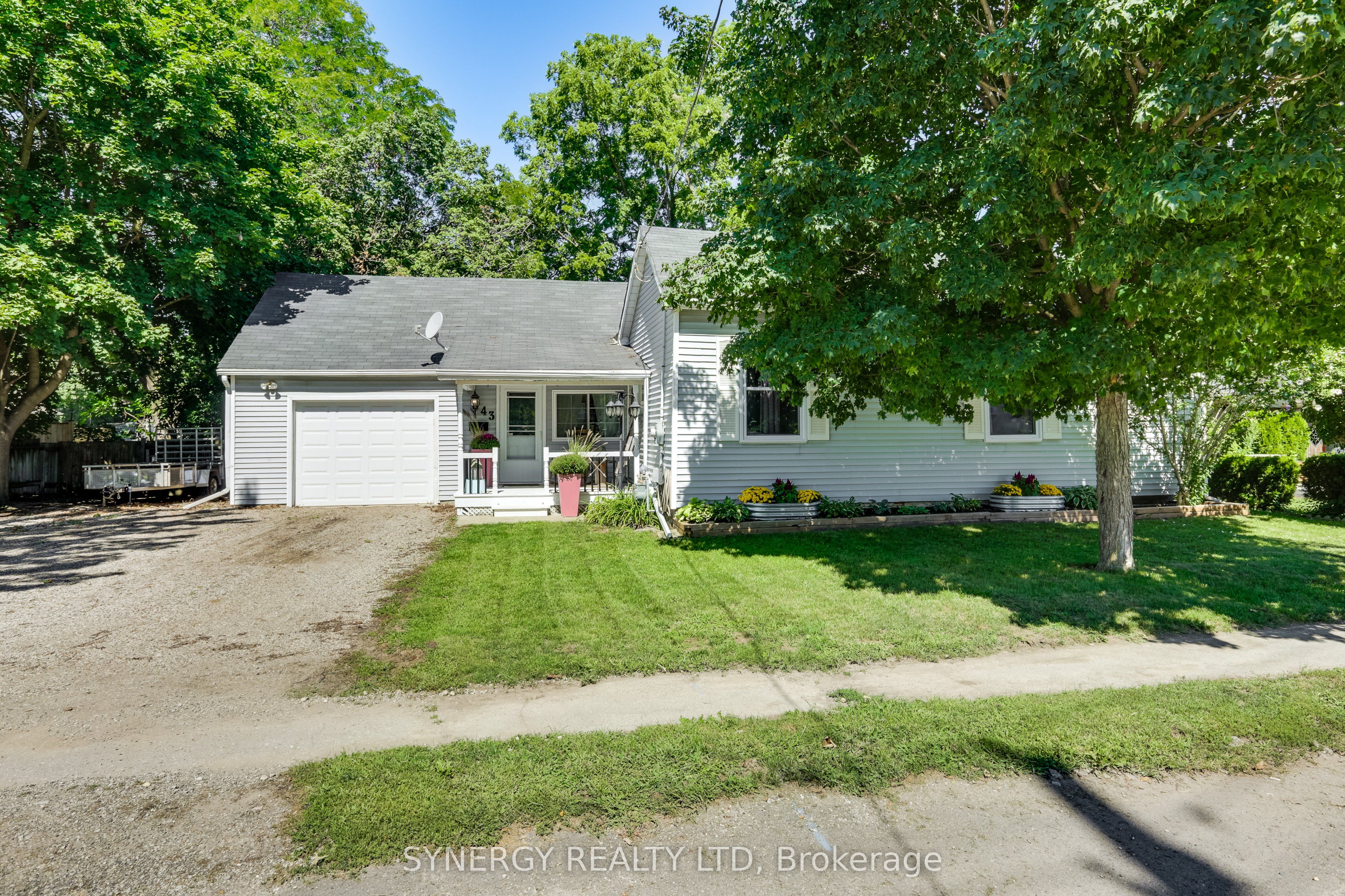 43 Canaan Street, Strathroy-Caradoc, ON N7G 1L7 photo 2