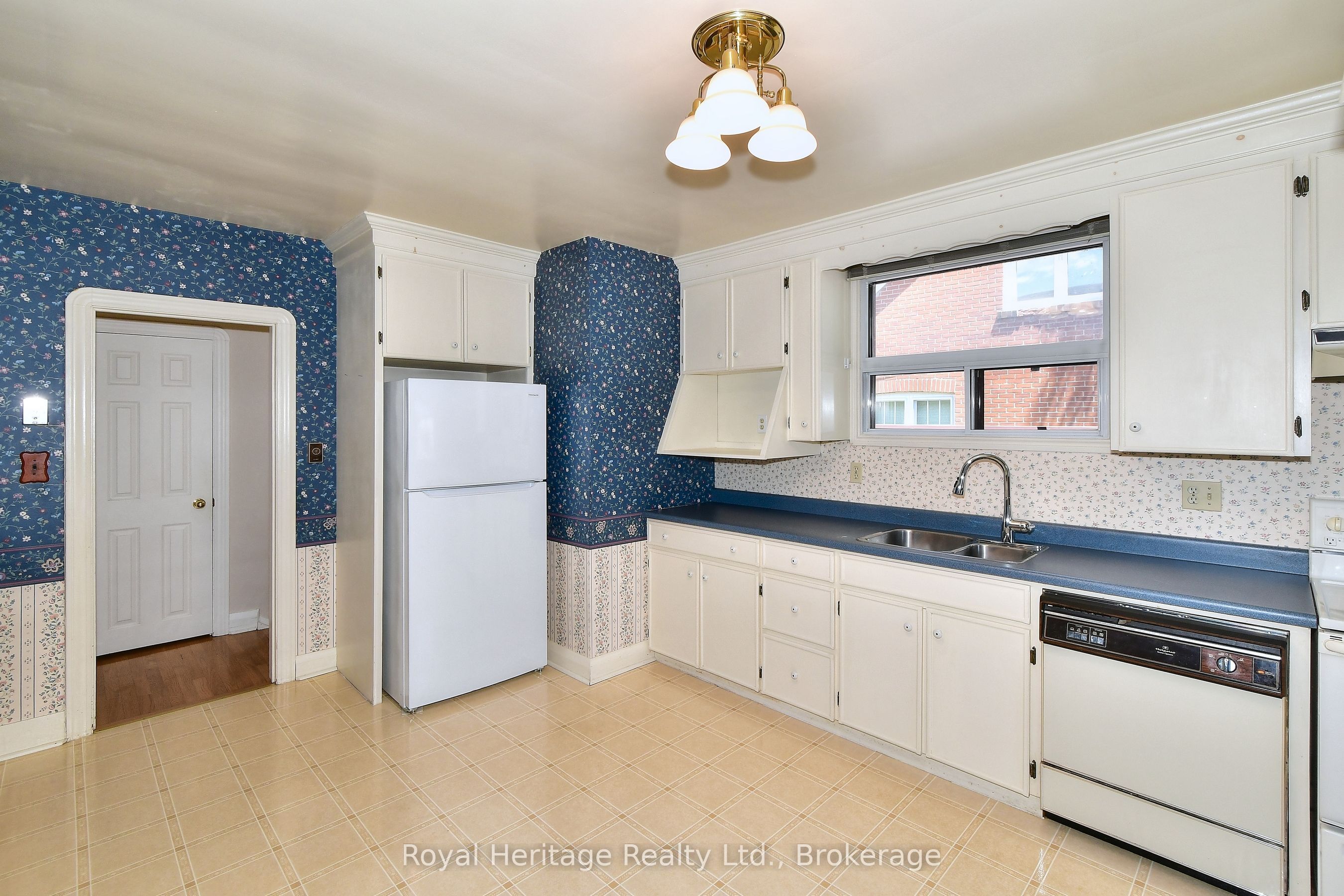 476 King George Street, Peterborough, ON K9J 1S1 photo 3