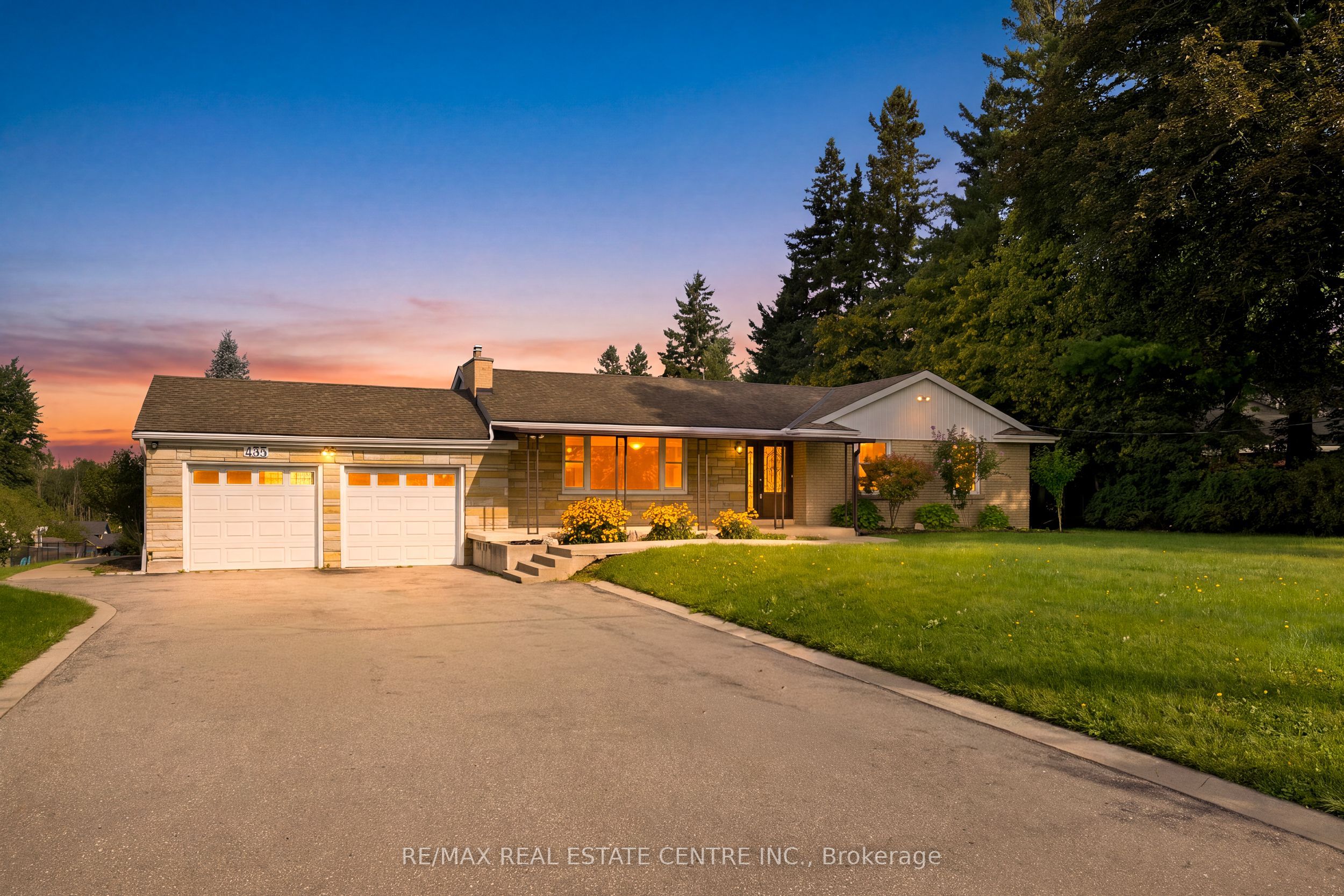 435 Parkside Drive, Hamilton, ON L8B 0Y6 photo 2