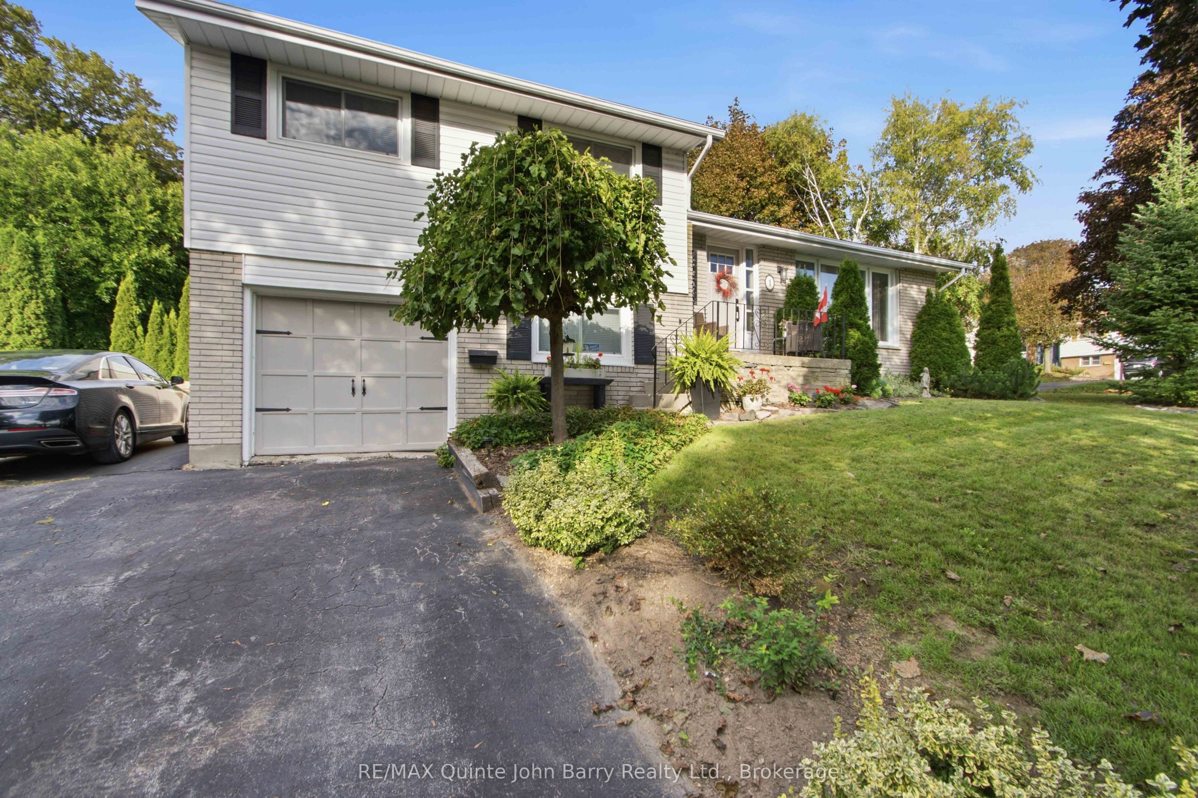 1 Parkside Drive, Quinte West, ON K8V 5L6 photo 2