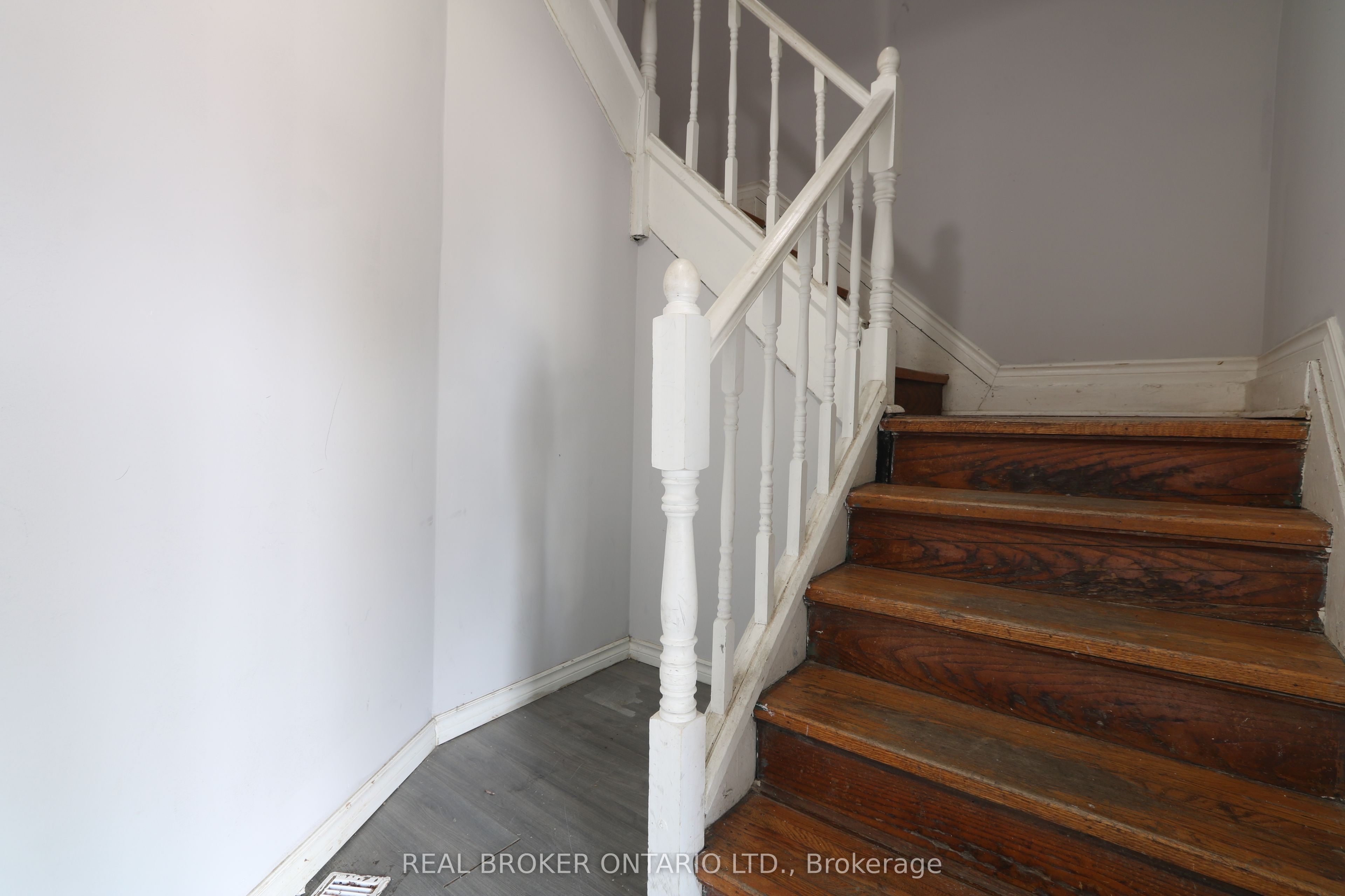 4424 Ellis Street, Niagara Falls, ON L2E 1H4 photo 5