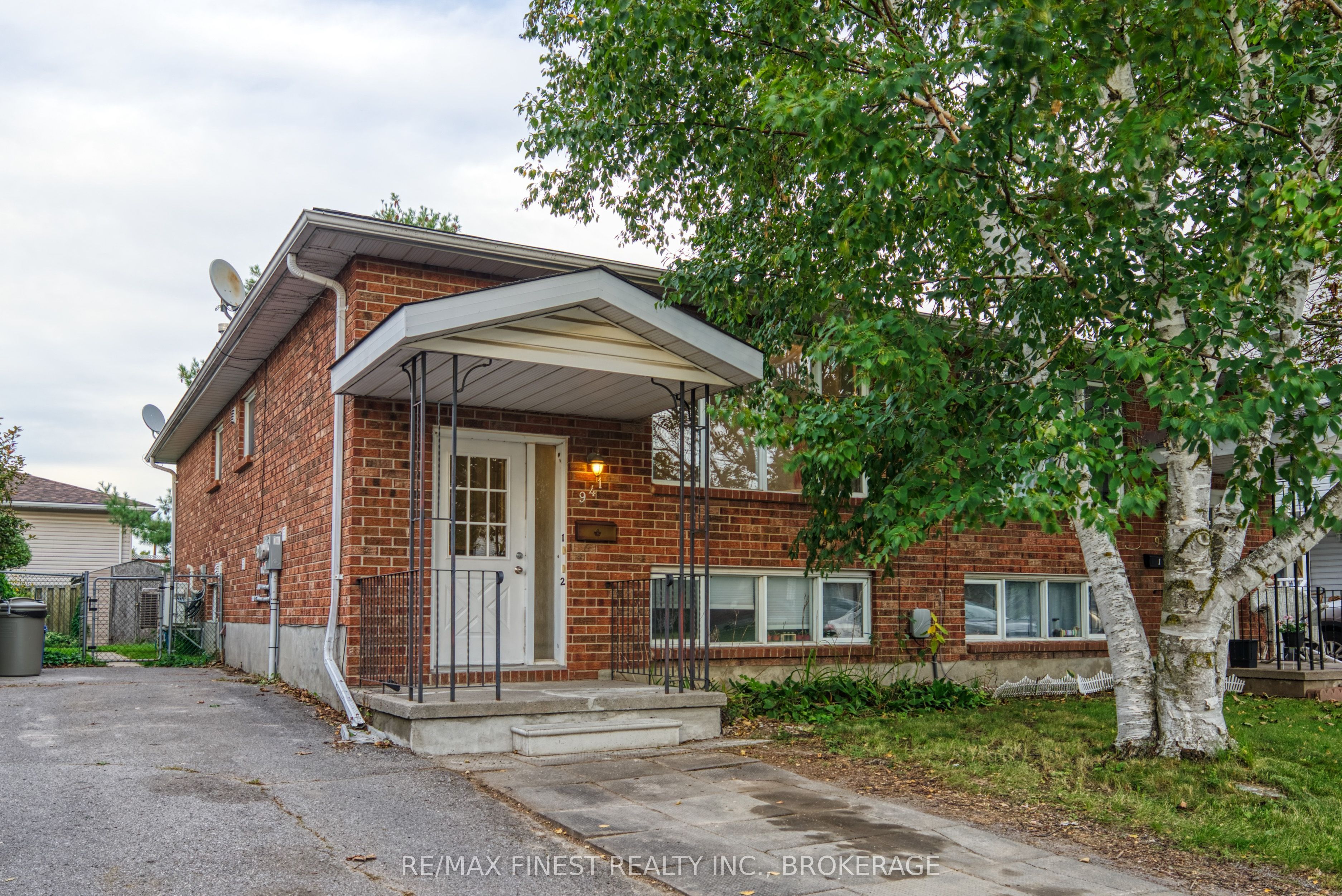 941 Warburton Crescent, Kingston, ON K7M 8L1 photo 2