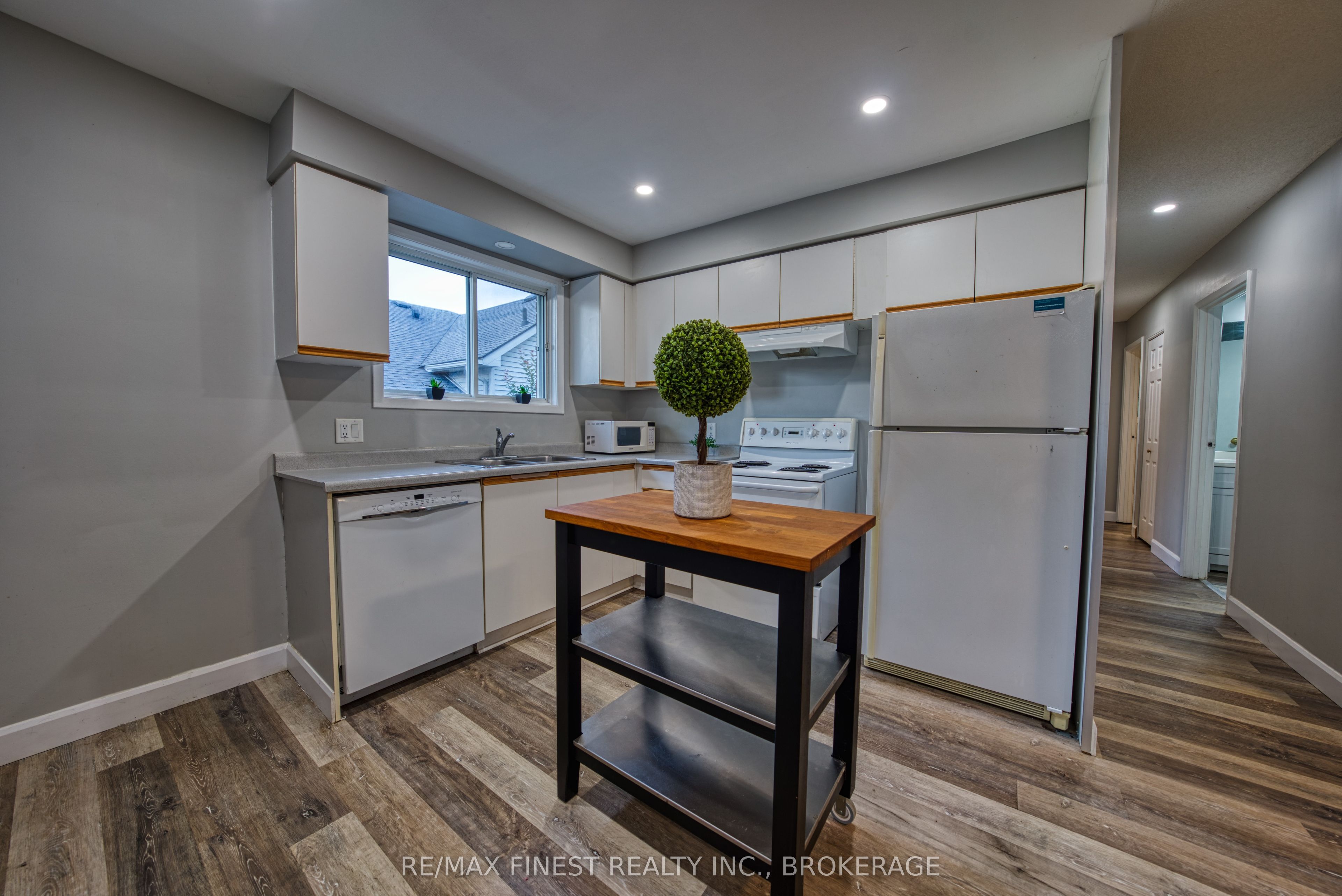 941 Warburton Crescent, Kingston, ON K7M 8L1 photo 3