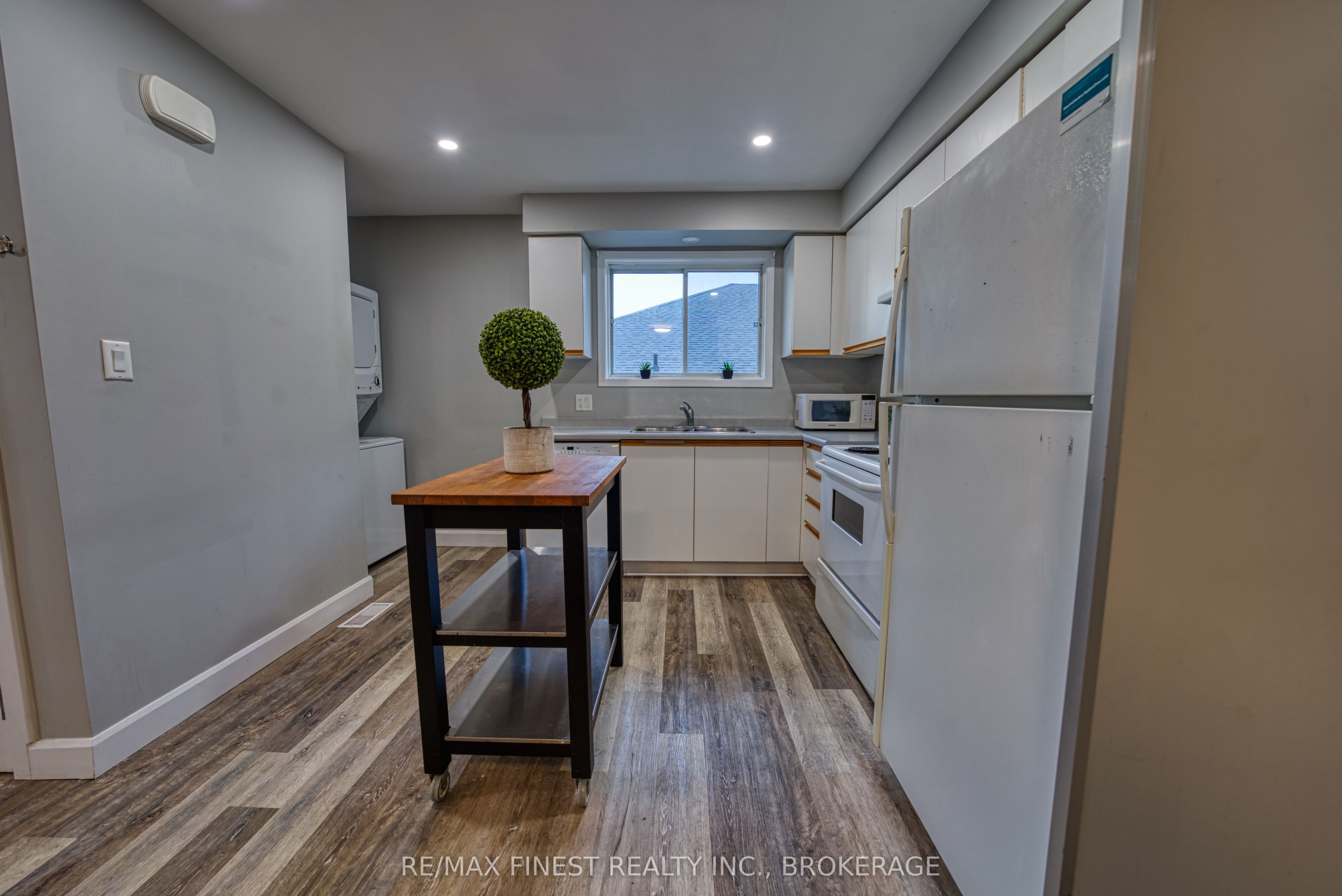 941 Warburton Crescent, Kingston, ON K7M 8L1 photo 4