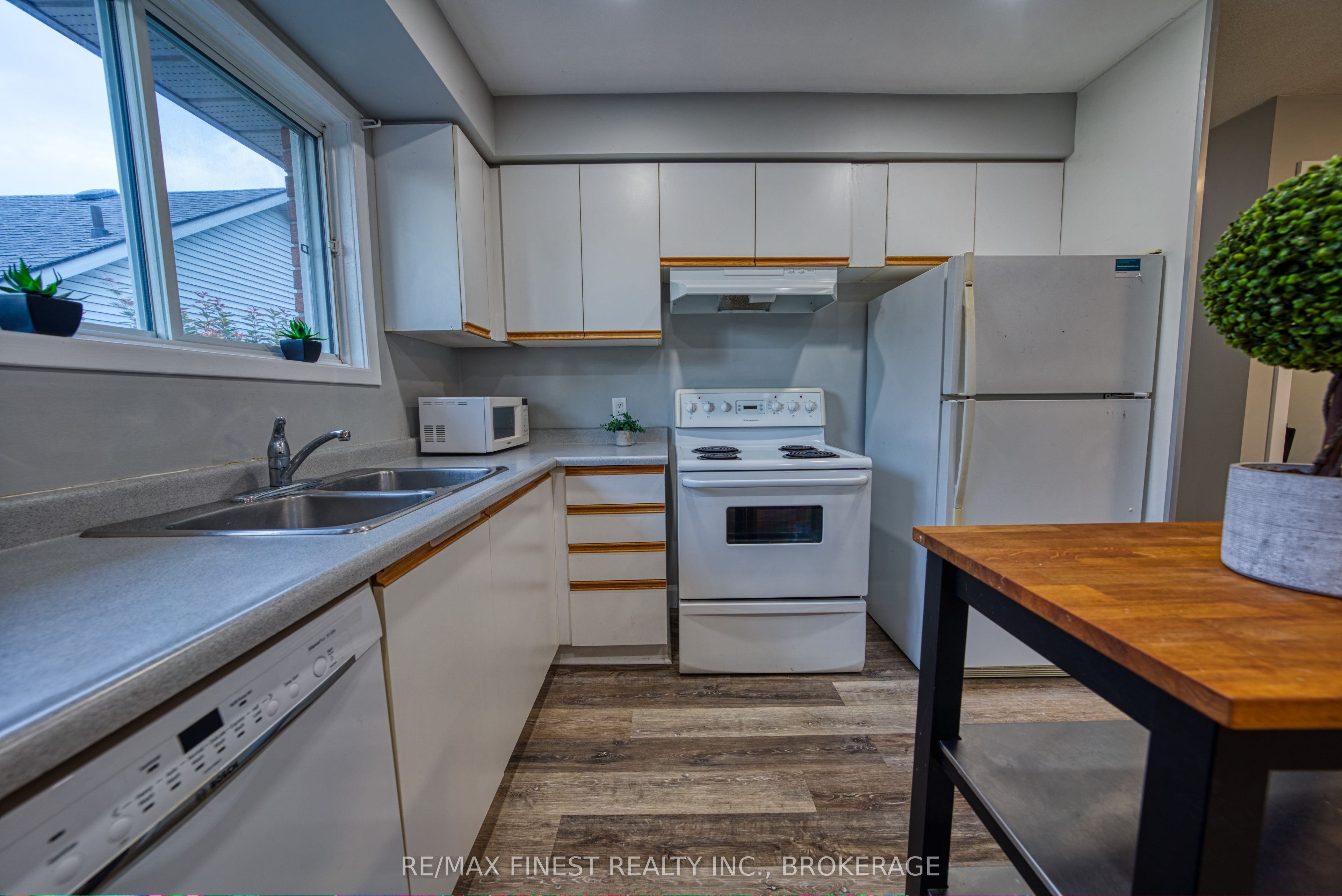 941 Warburton Crescent, Kingston, ON K7M 8L1 photo 5