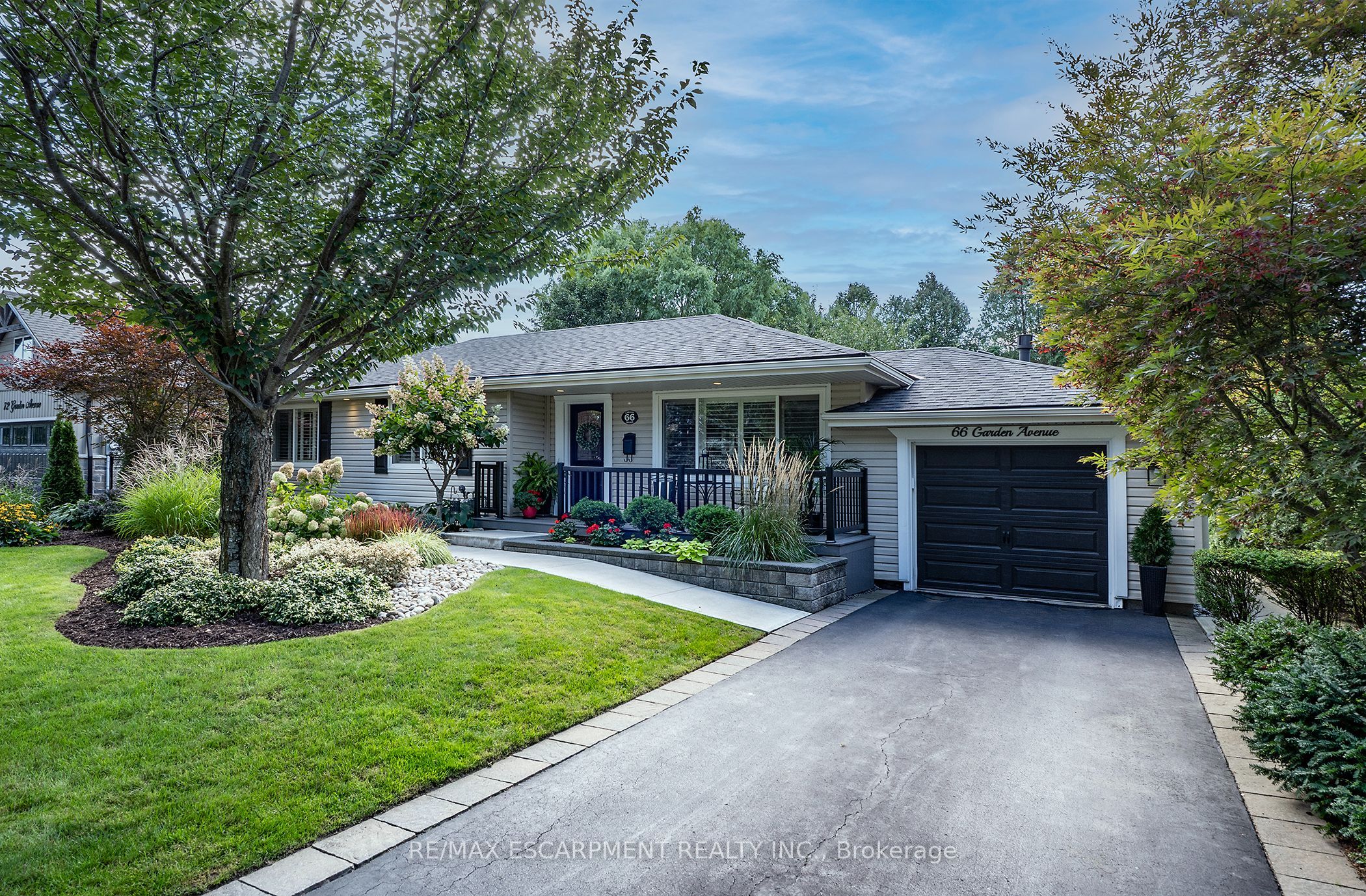 66 Garden Avenue, Hamilton, ON L9G 2J5 photo 2
