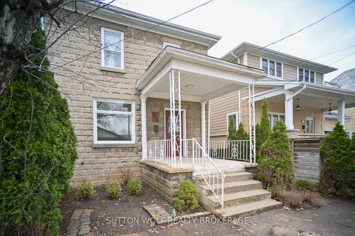 24 Colborne Street, Strathroy-Caradoc, ON N7G 2L9 photo 2