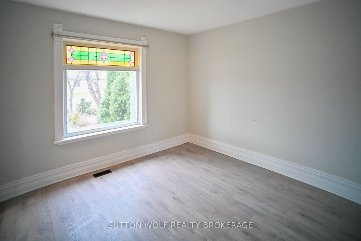 24 Colborne Street, Strathroy-Caradoc, ON N7G 2L9 photo 3