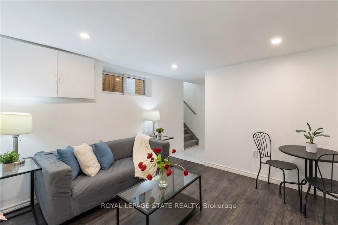 7 Purdy Crescent 2, Hamilton, ON L9A 3B4