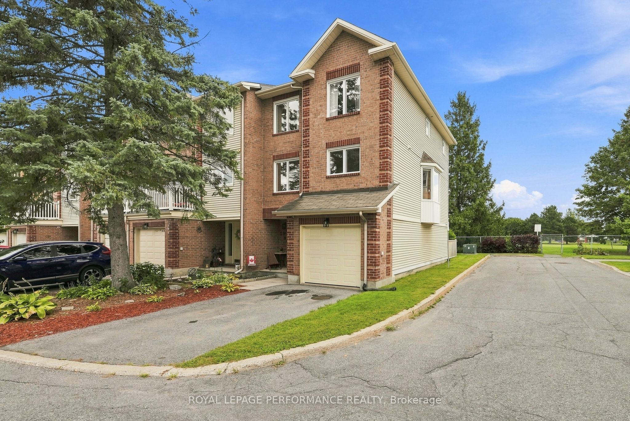 1992 Summerfields Crescent, Orleans - Convent Glen and Area, ON K1C 7B4