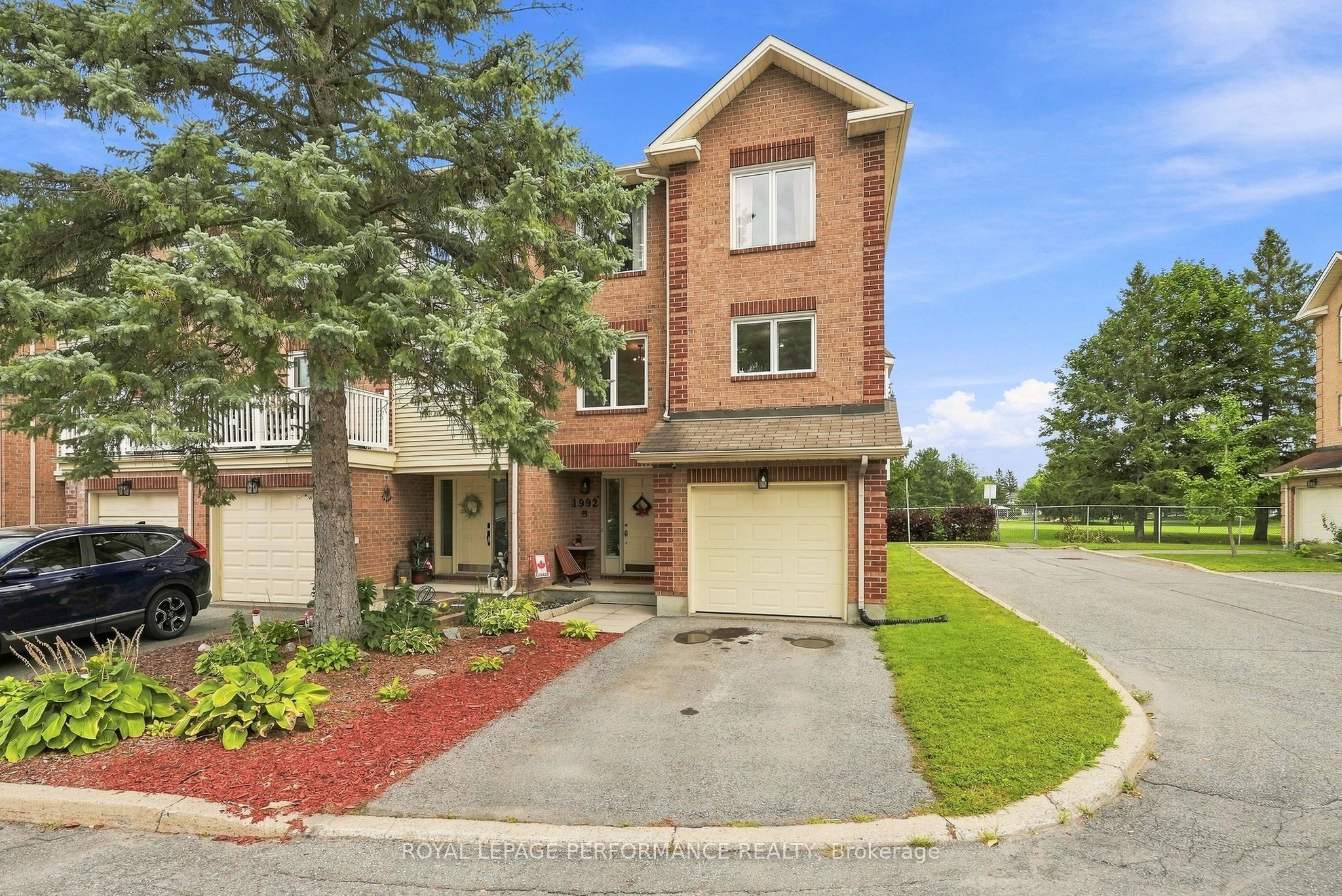 1992 Summerfields Crescent, Orleans - Convent Glen and Area, ON K1C 7B4 photo 2