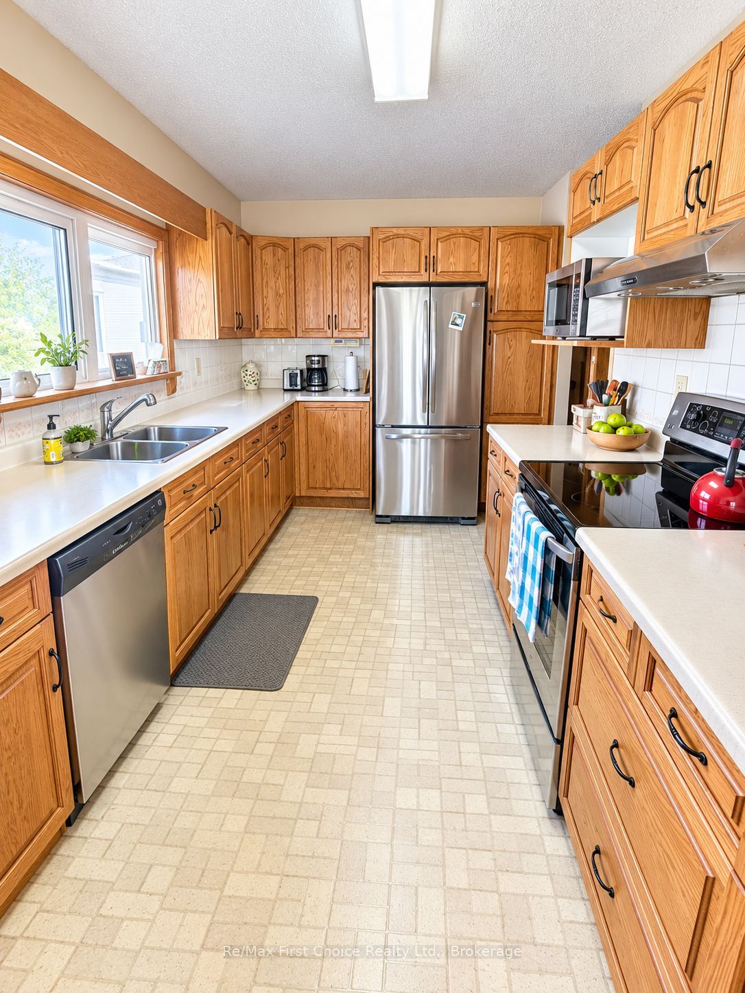 248 Third Street E, Fort Frances, ON P9A 1P8 photo 2