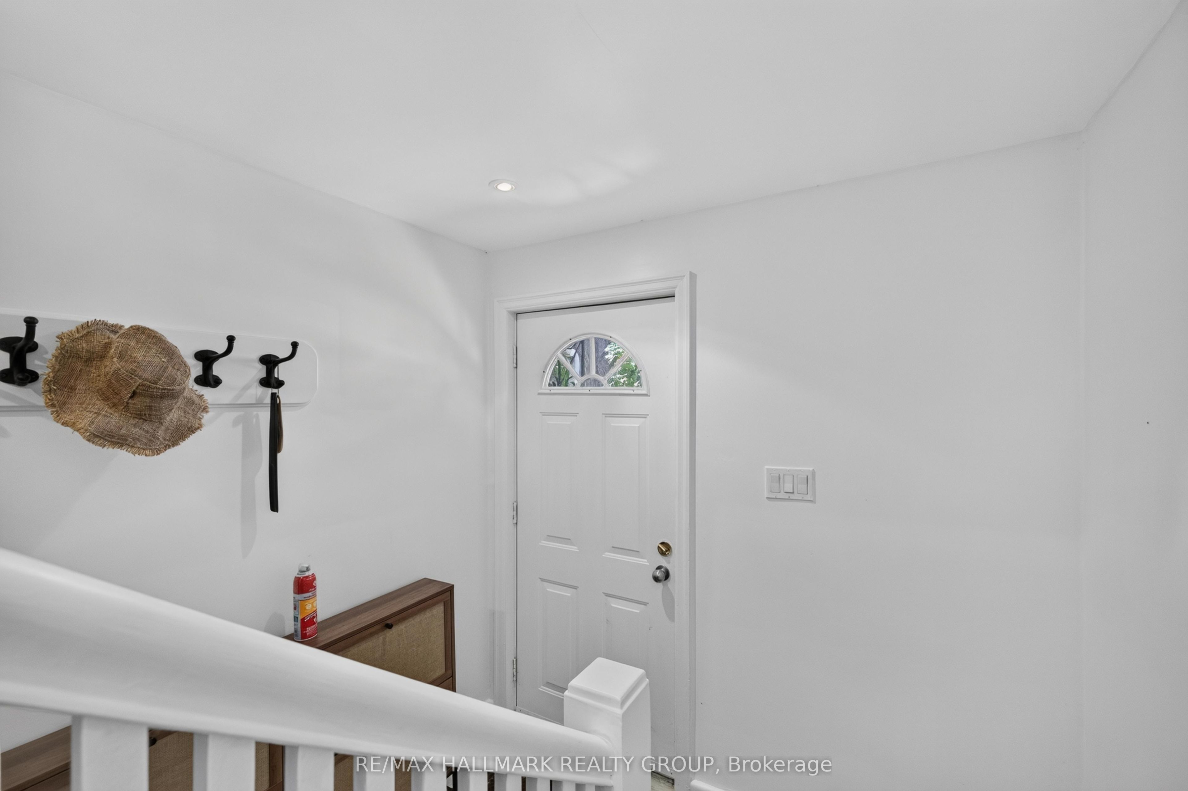 297 Royal Avenue 2, Carlingwood - Westboro and Area, ON K2A 1T6 photo 2