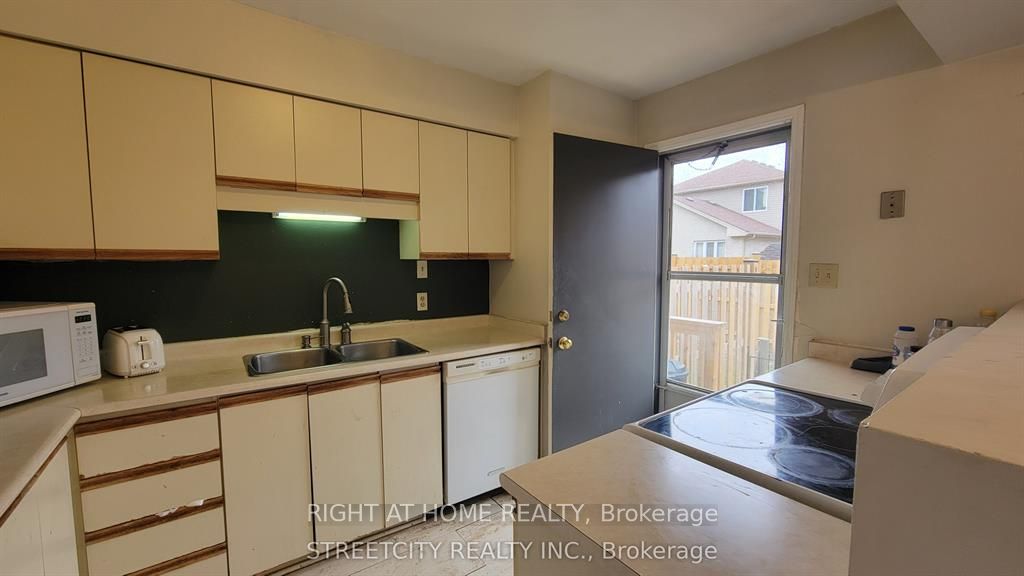 733 Deveron Crescent 108, London South, ON N5Z 4X7 photo 4