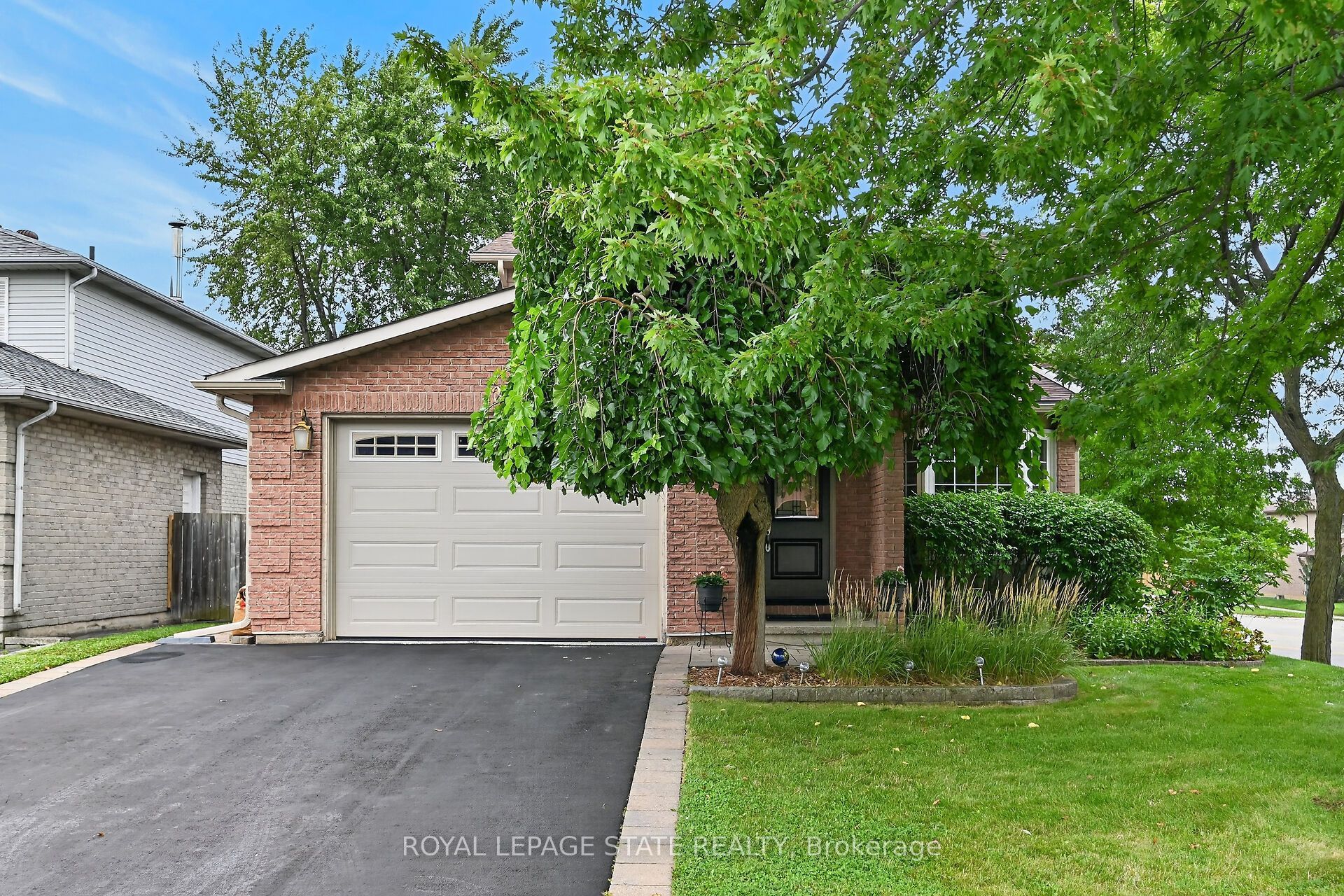 2 Novoco Drive, Hamilton, ON L9C 7E7