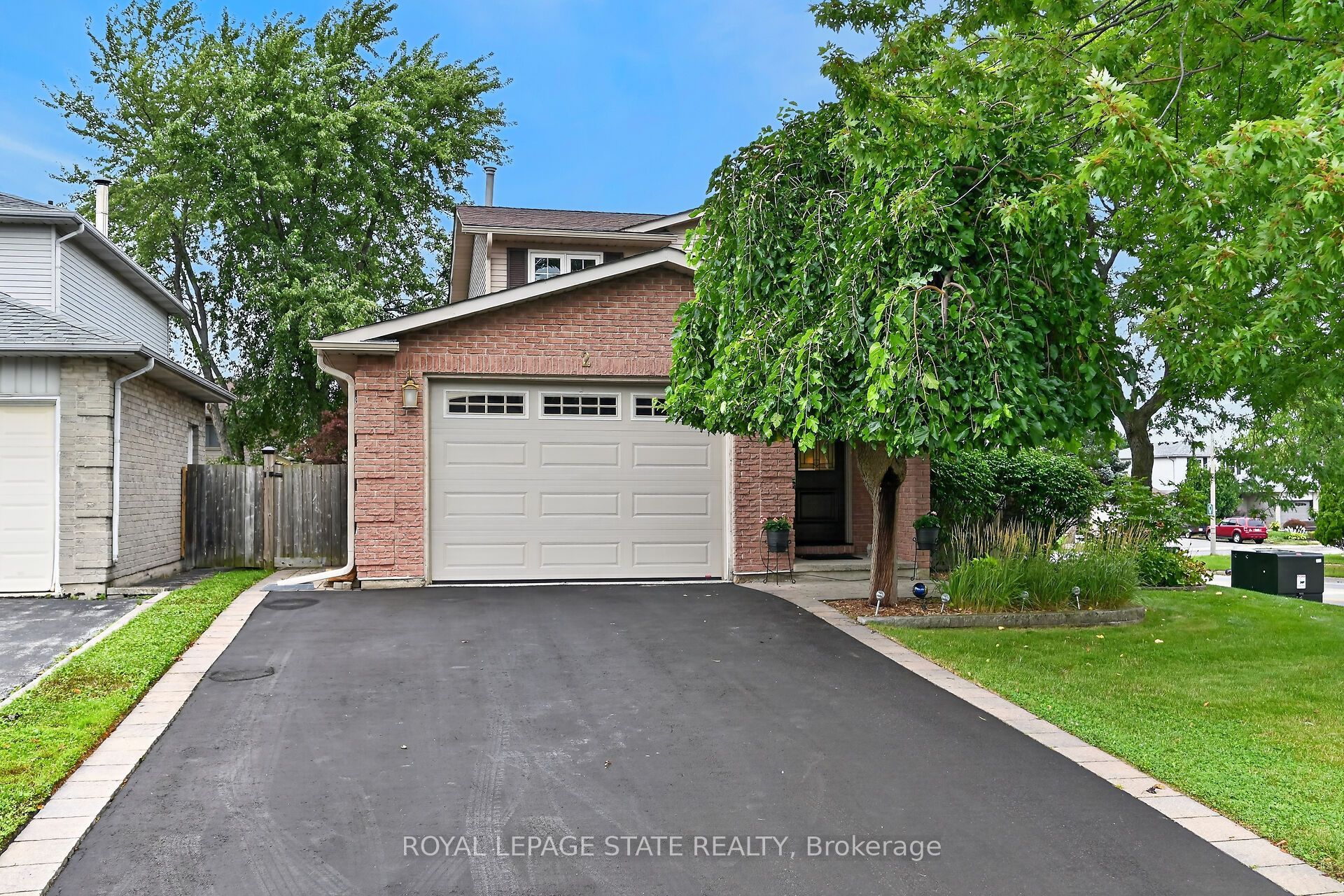 2 Novoco Drive, Hamilton, ON L9C 7E7 photo 2