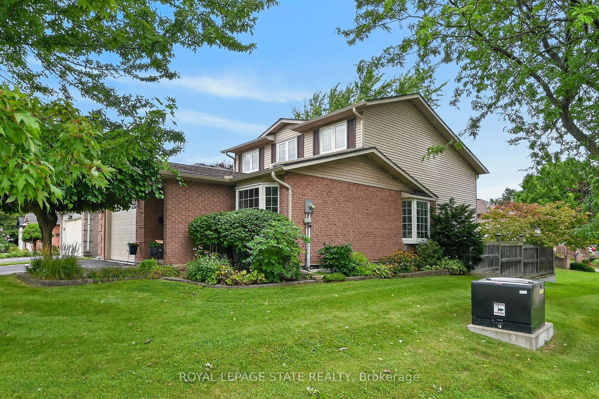 2 Novoco Drive, Hamilton, ON L9C 7E7 photo 3