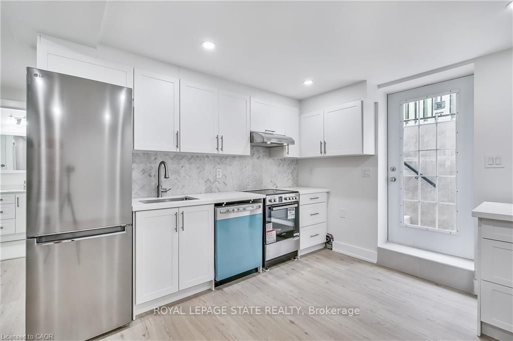 216 Ravenbury Drive B2, Hamilton, ON L8W 2J1 photo 3
