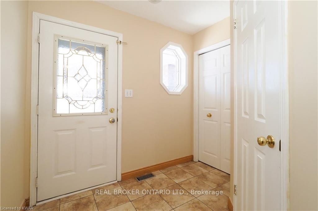258 Inverhuron Crescent Unit A, Waterloo, ON N2V 2H5 photo 2