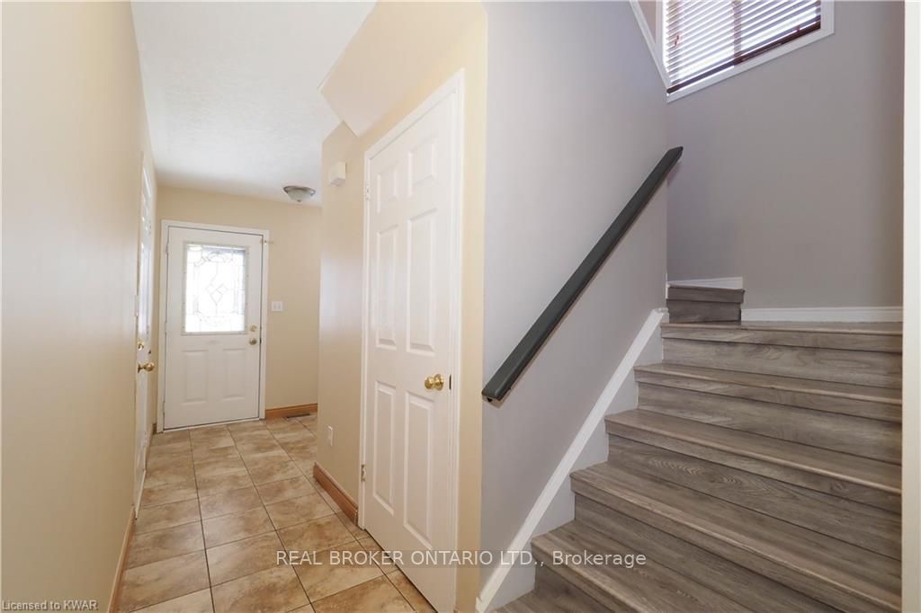 258 Inverhuron Crescent Unit A, Waterloo, ON N2V 2H5 photo 3