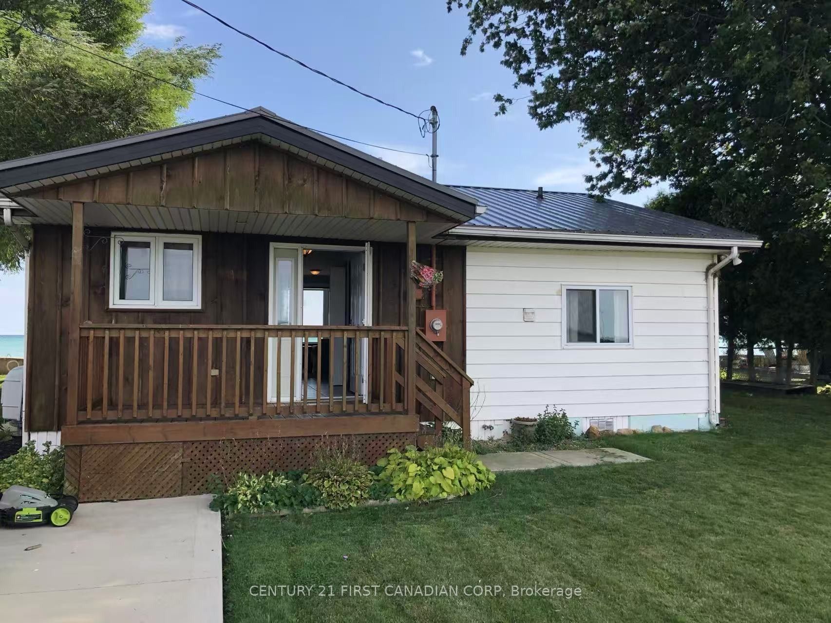 18008 Erie Shore Drive, Chatham-Kent, ON N0P 1A0 photo 2