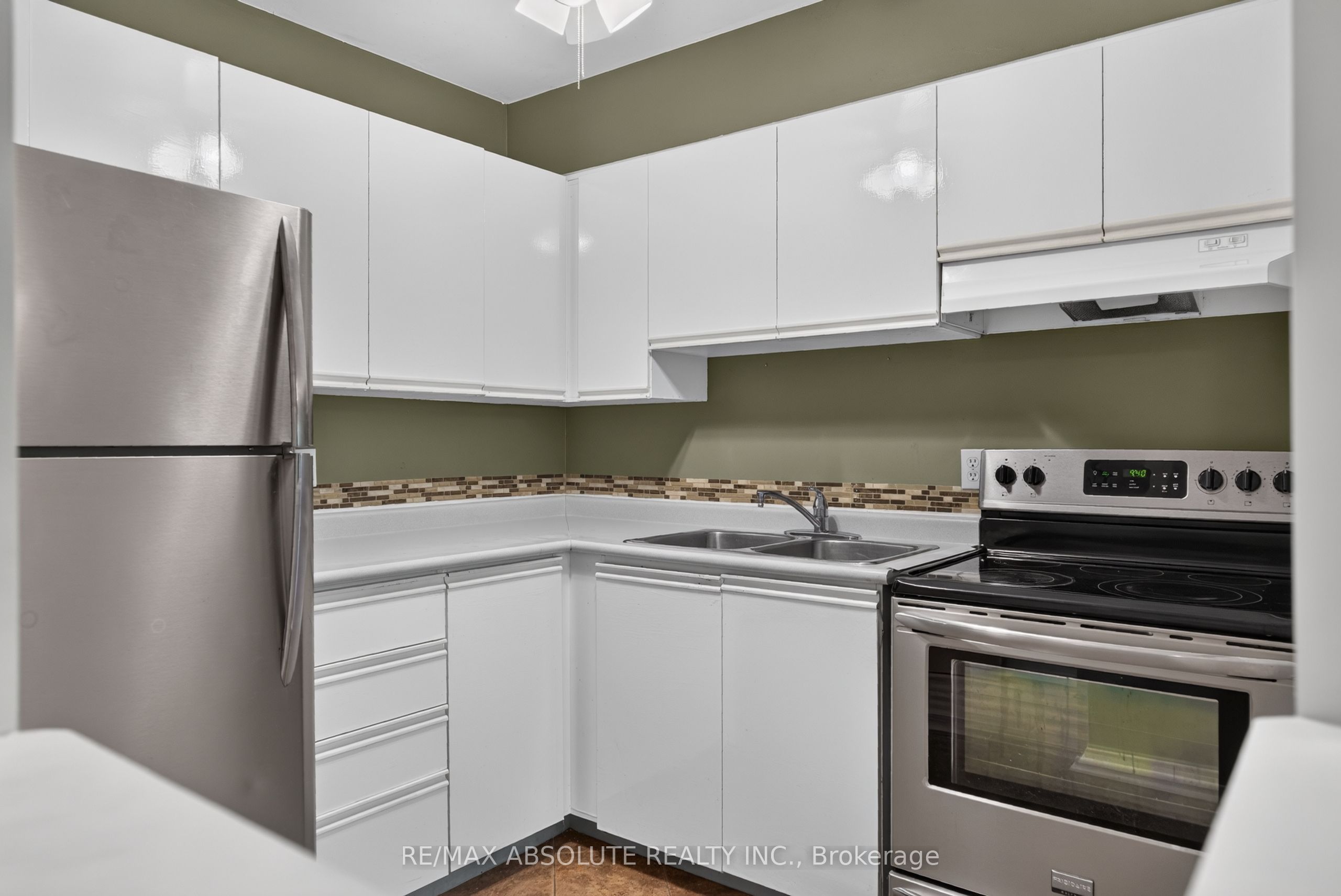 310 Kingsdale Avenue 305, Kingston, ON K7M 8S1 photo 3