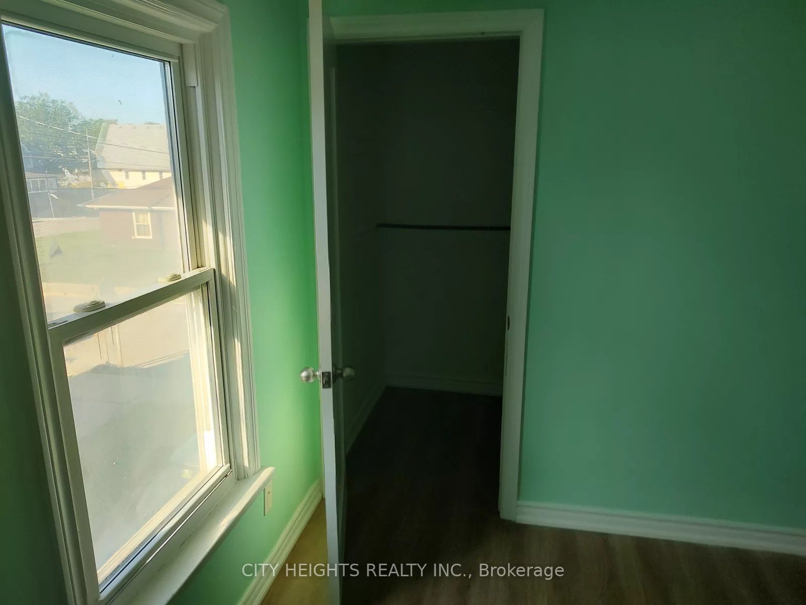 4768 Saint Lawrence Avenue, Niagara Falls, ON L2E 3X9 photo 2