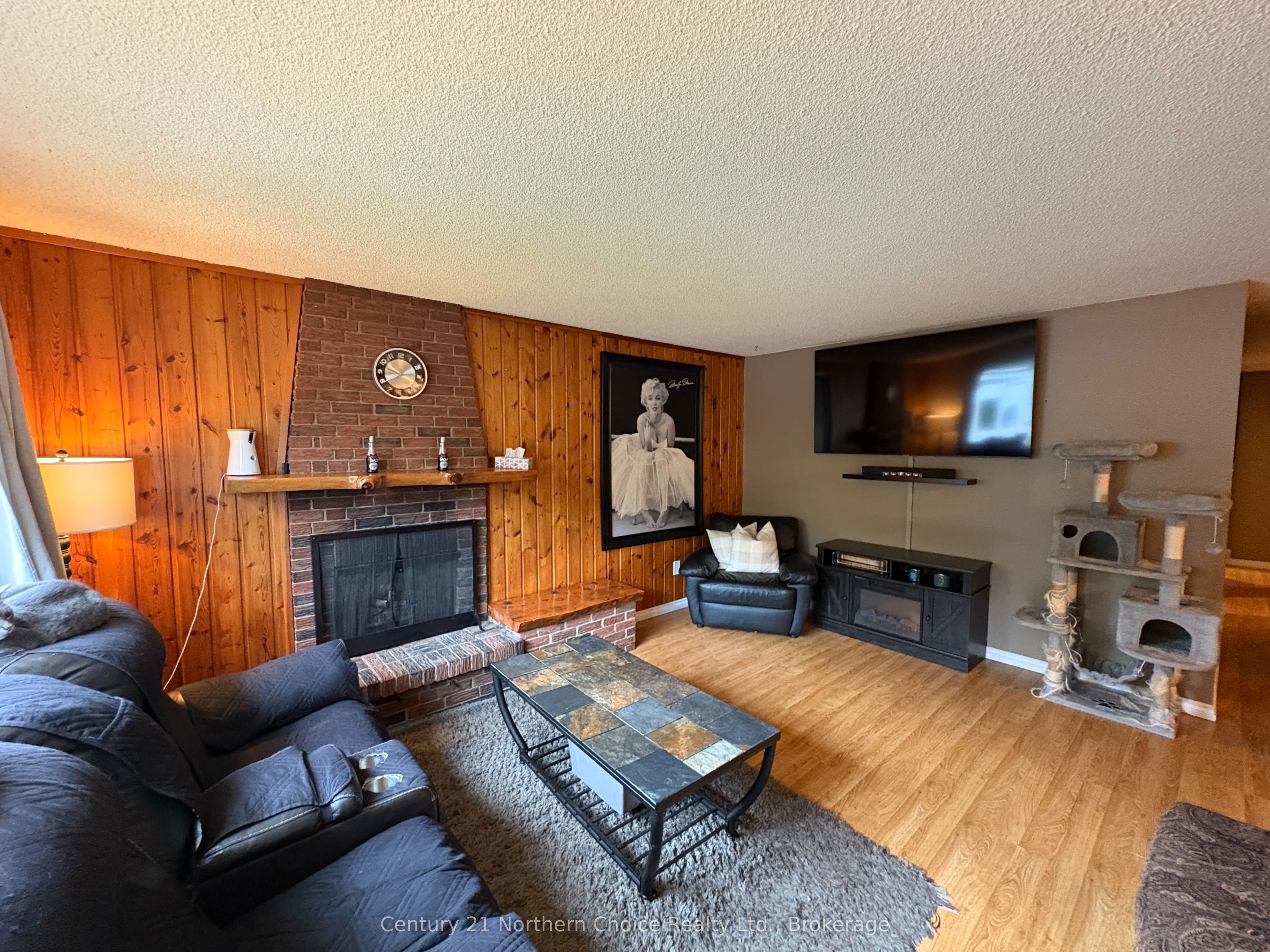 311 Ottawa Street S, Kenora, ON P0X 1C0 photo 2
