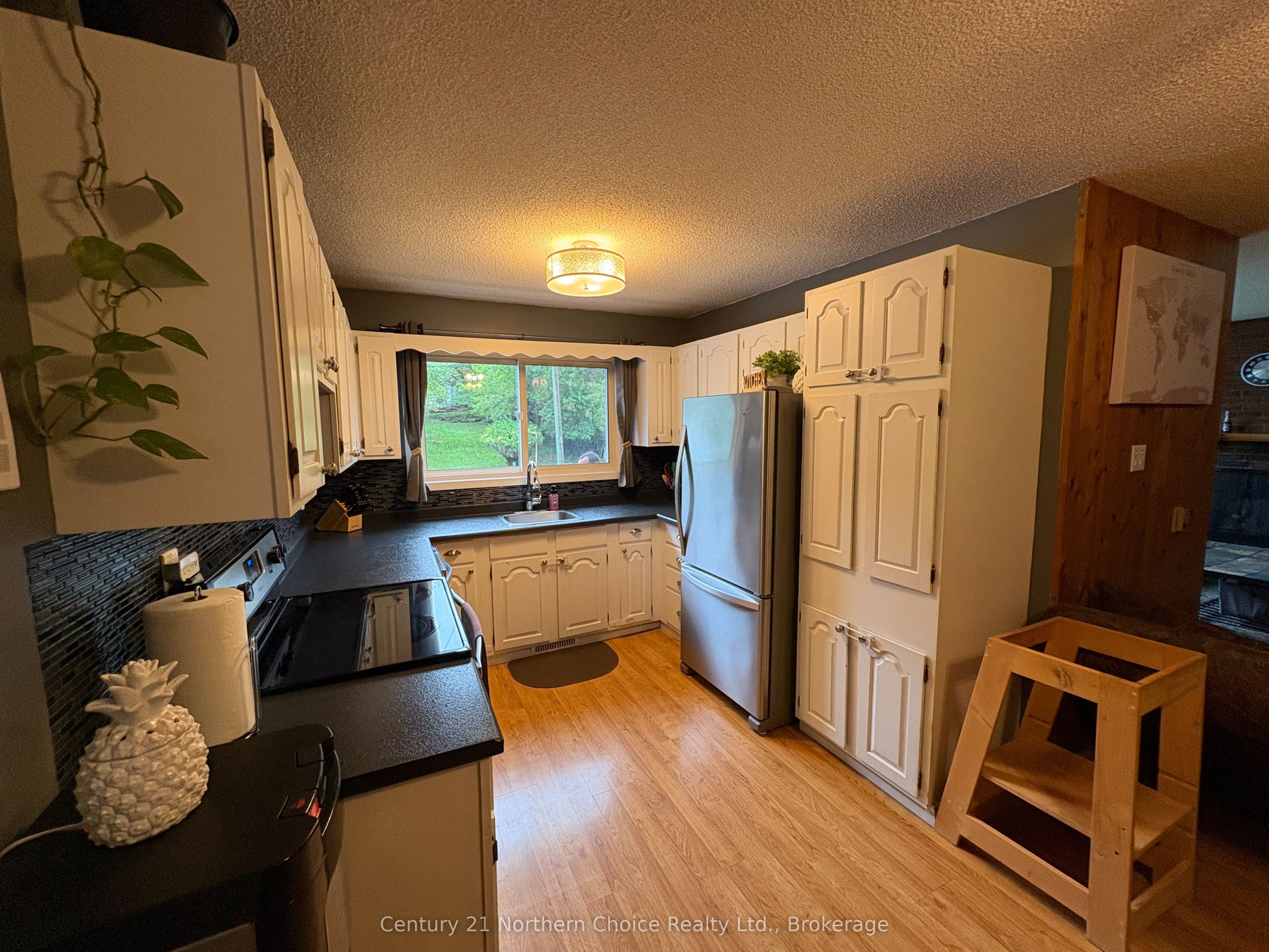 311 Ottawa Street S, Kenora, ON P0X 1C0 photo 3