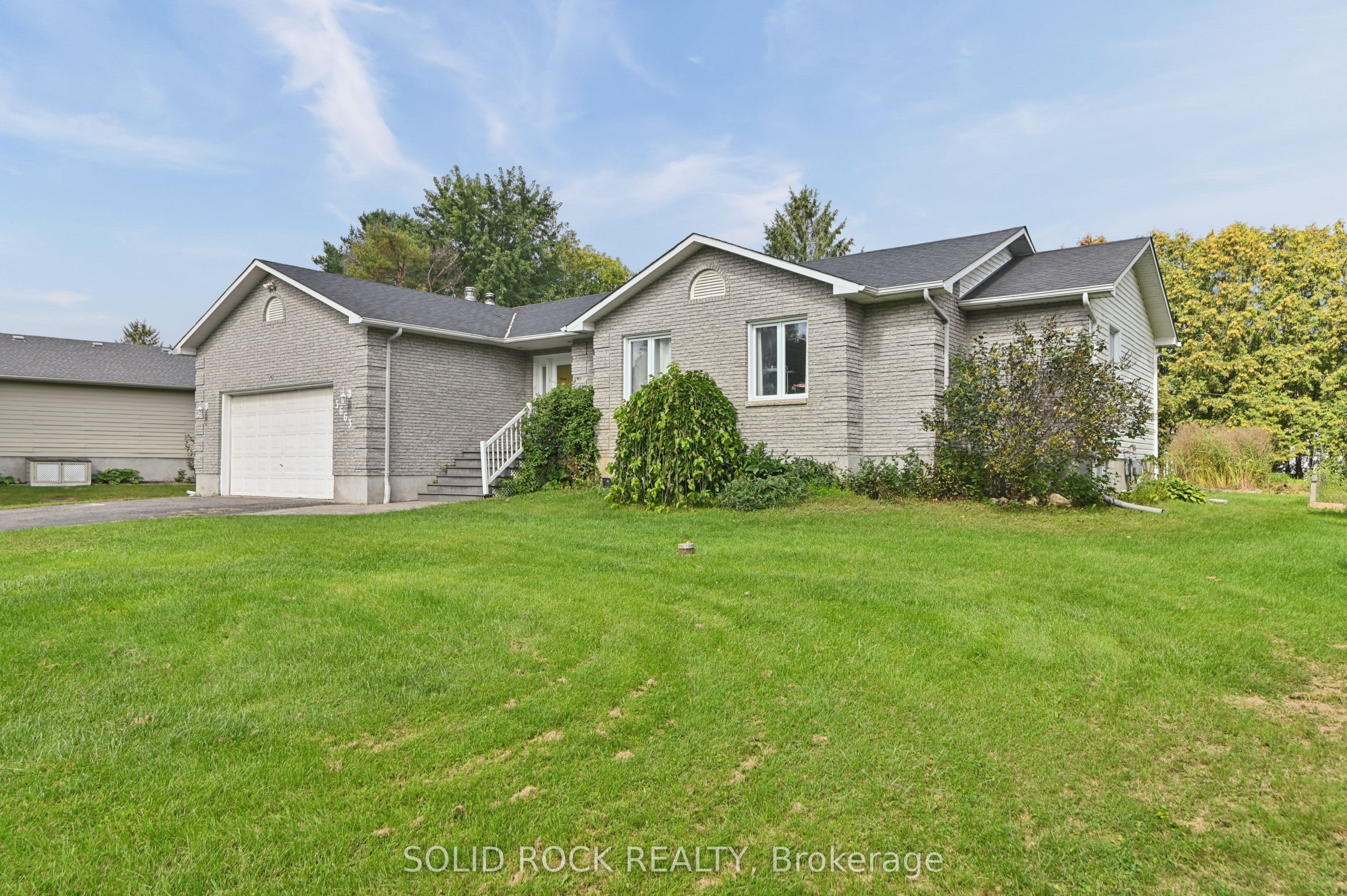 5663 Ferdinand Street, Greely - Metcalfe - Osgoode - Vernon and Area, ON K0A 2W0 photo 2