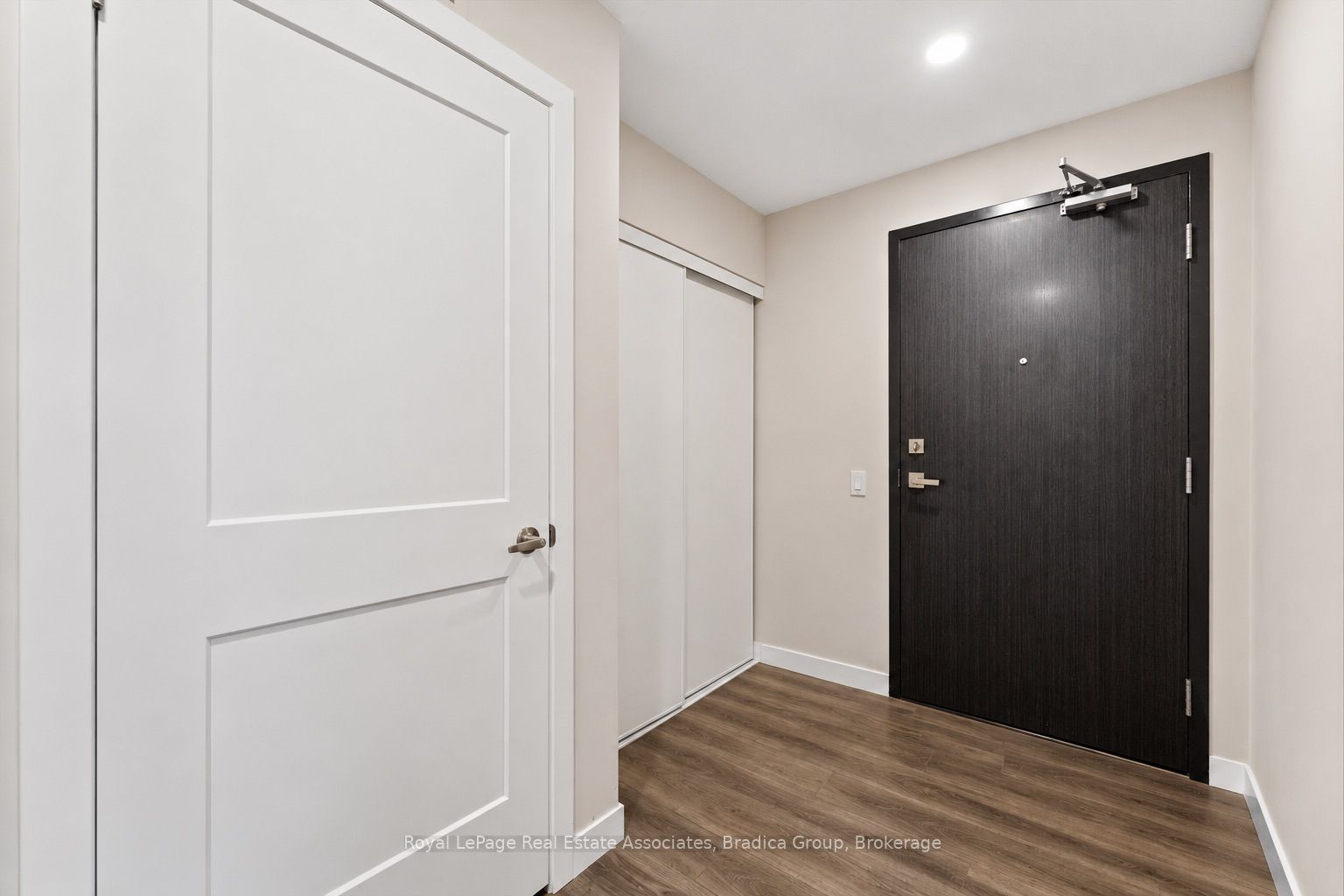 15 Queen Street S 1111, Hamilton, ON L8P 0C6 photo 4