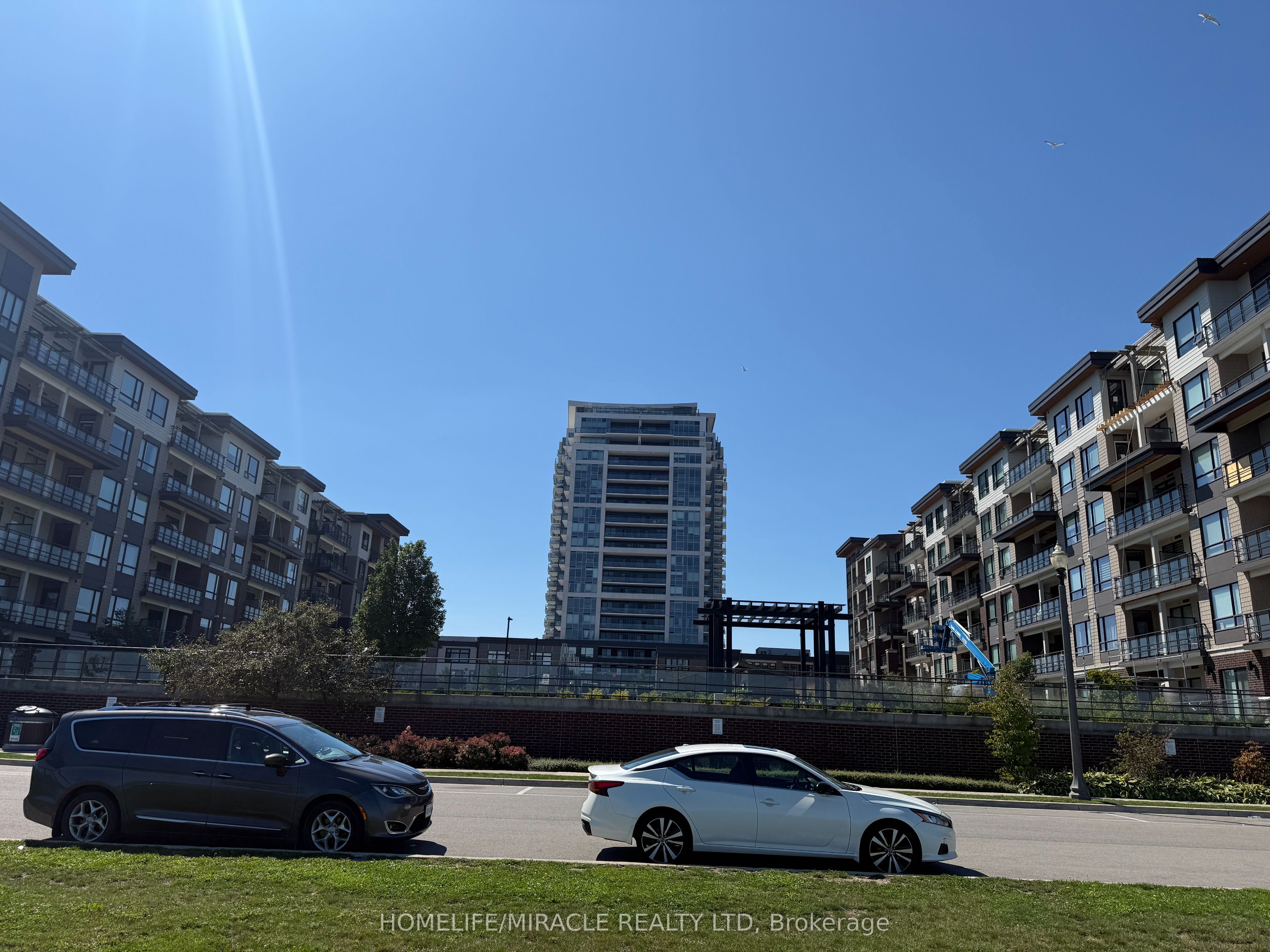 385 Winston Road 1105, Grimsby, ON L3M 0J3 photo 3