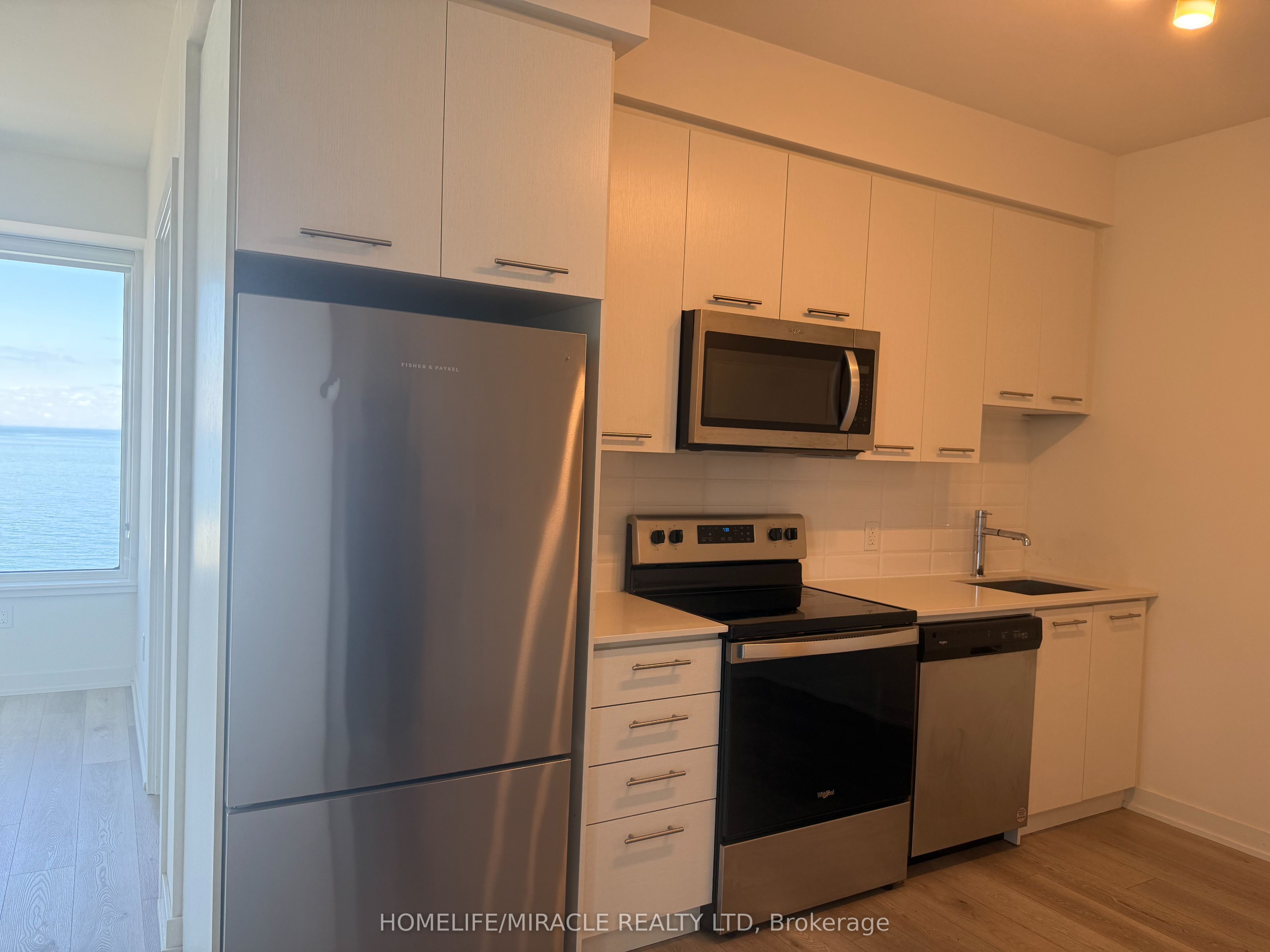 385 Winston Road 1105, Grimsby, ON L3M 0J3 photo 4