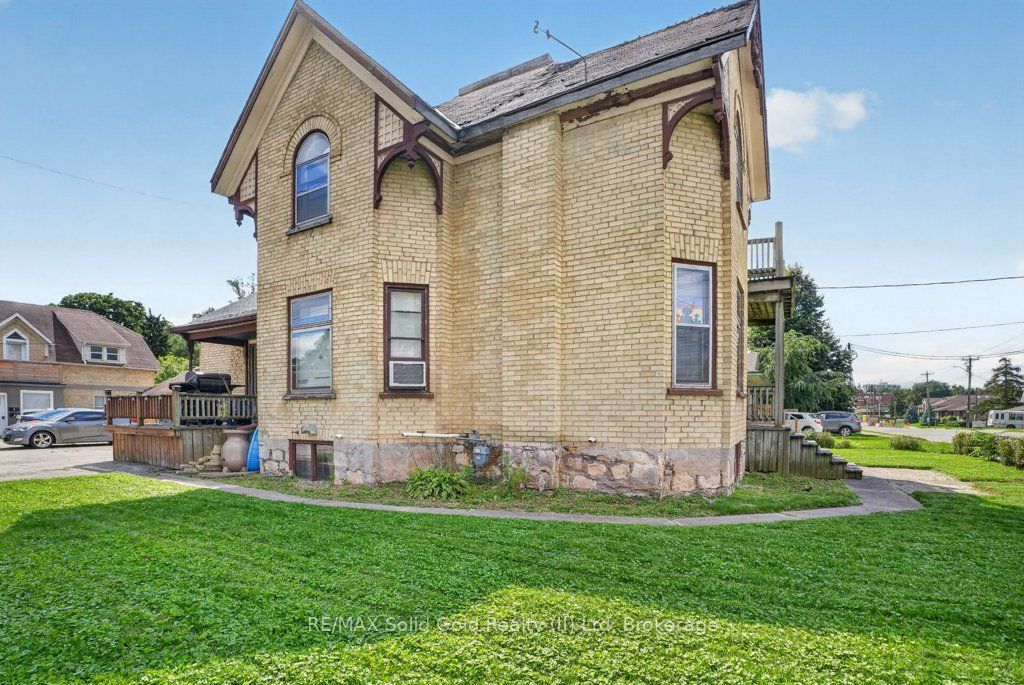 569 Frederick Street, Kitchener, ON N2B 2A7 photo 2