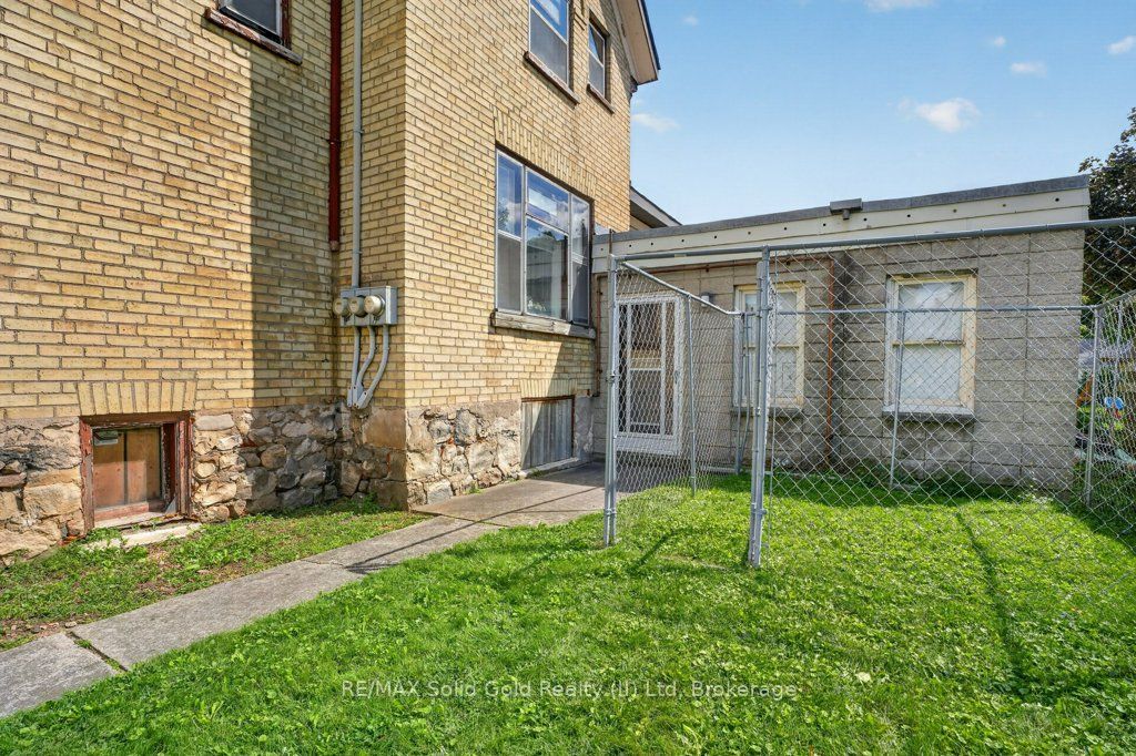 569 Frederick Street, Kitchener, ON N2B 2A7 photo 5