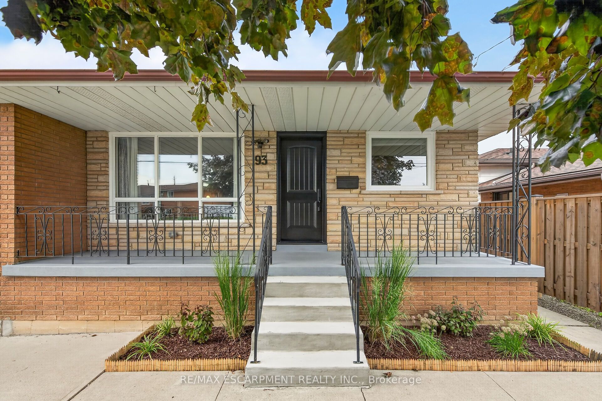 93 Nugent Drive, Hamilton, ON L8H 2N1 photo 2