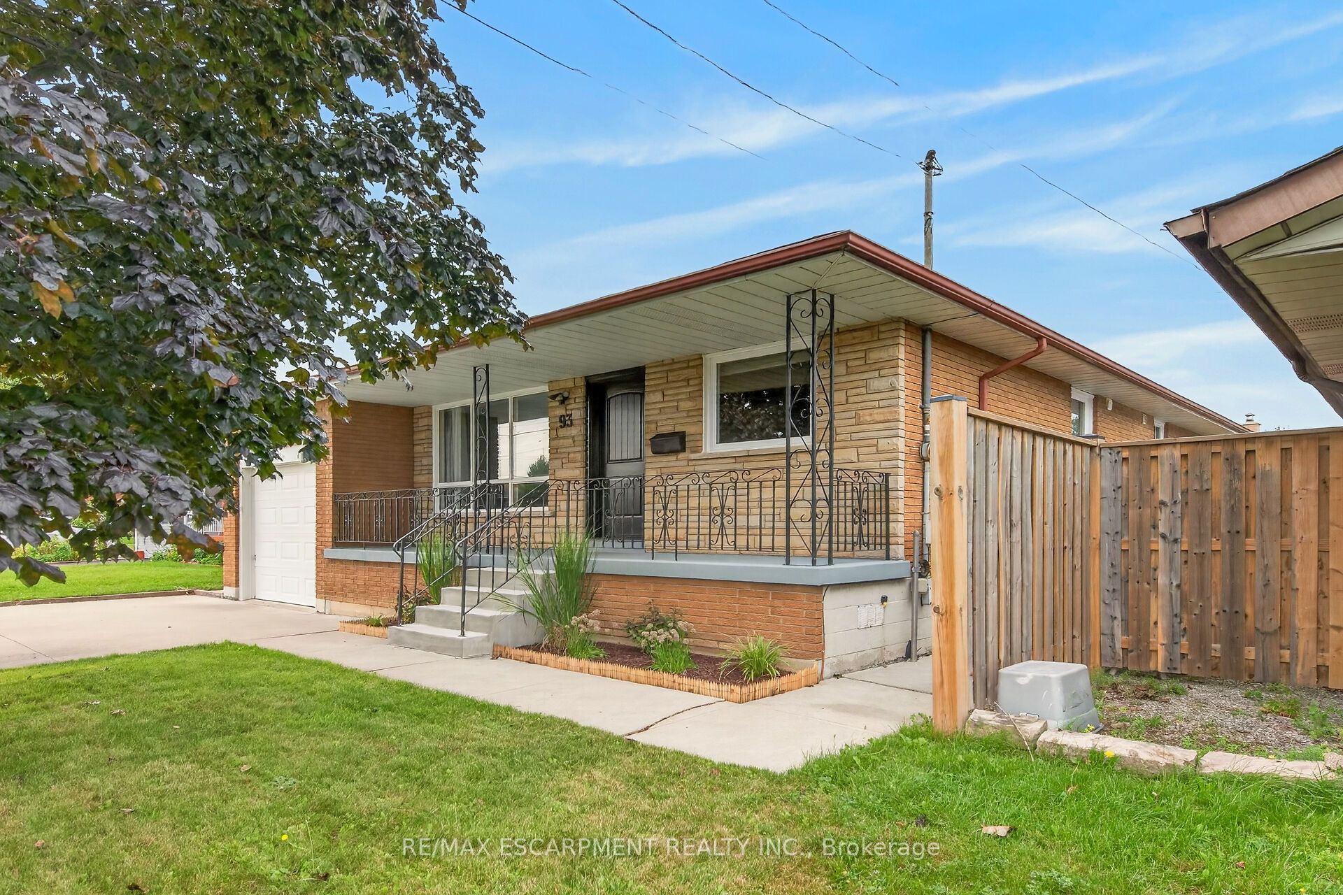 93 Nugent Drive, Hamilton, ON L8H 2N1 photo 3