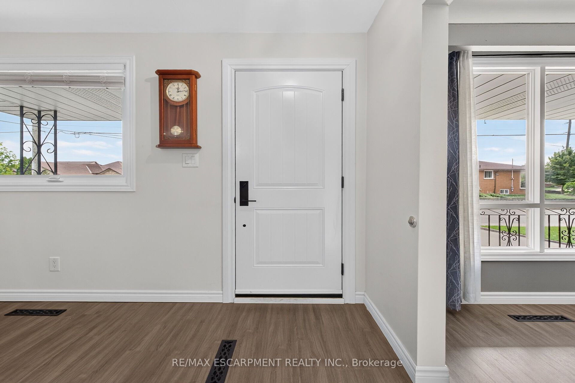 93 Nugent Drive, Hamilton, ON L8H 2N1 photo 4