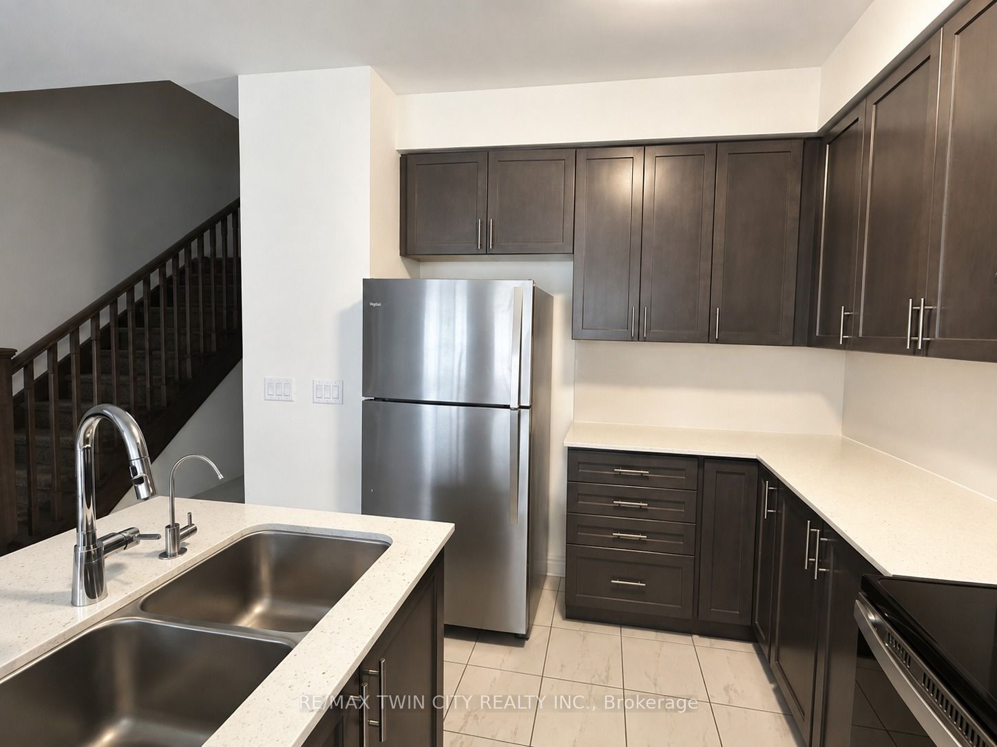 207 Broadacre Drive, Kitchener, ON N2R 0S5 photo 2
