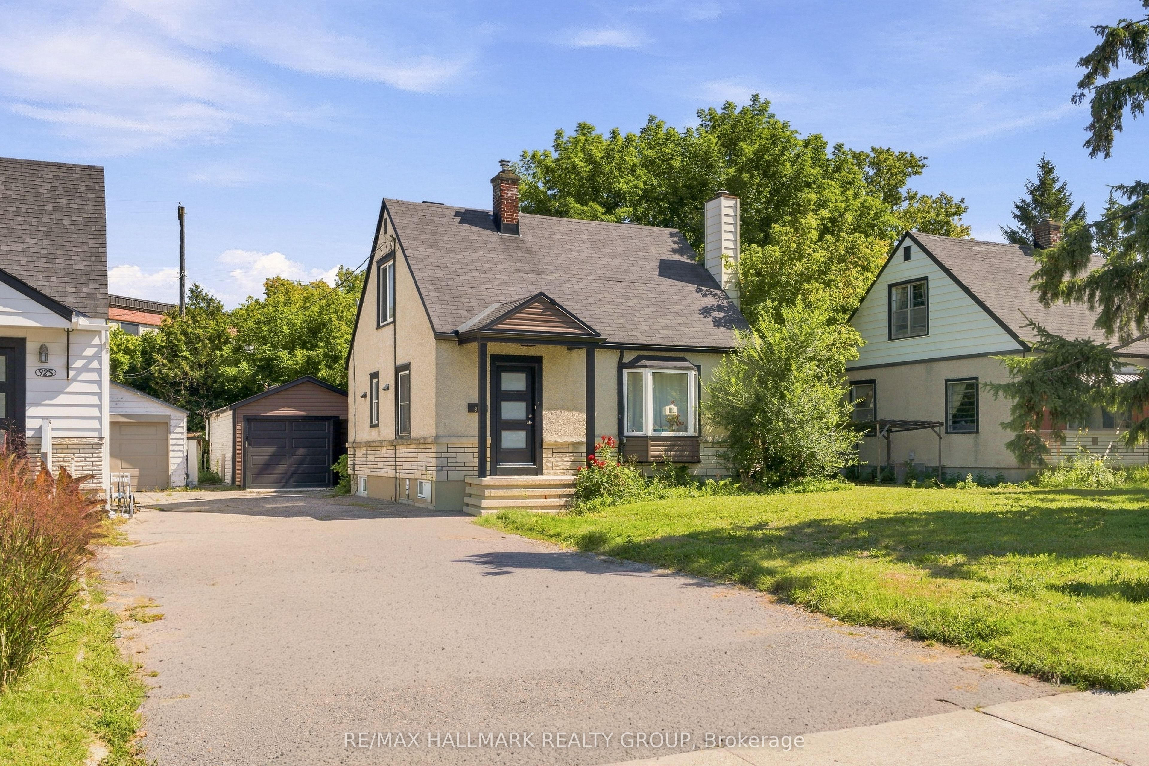 929 Merivale Road, Carlington - Central Park, ON K1Z 5Z7