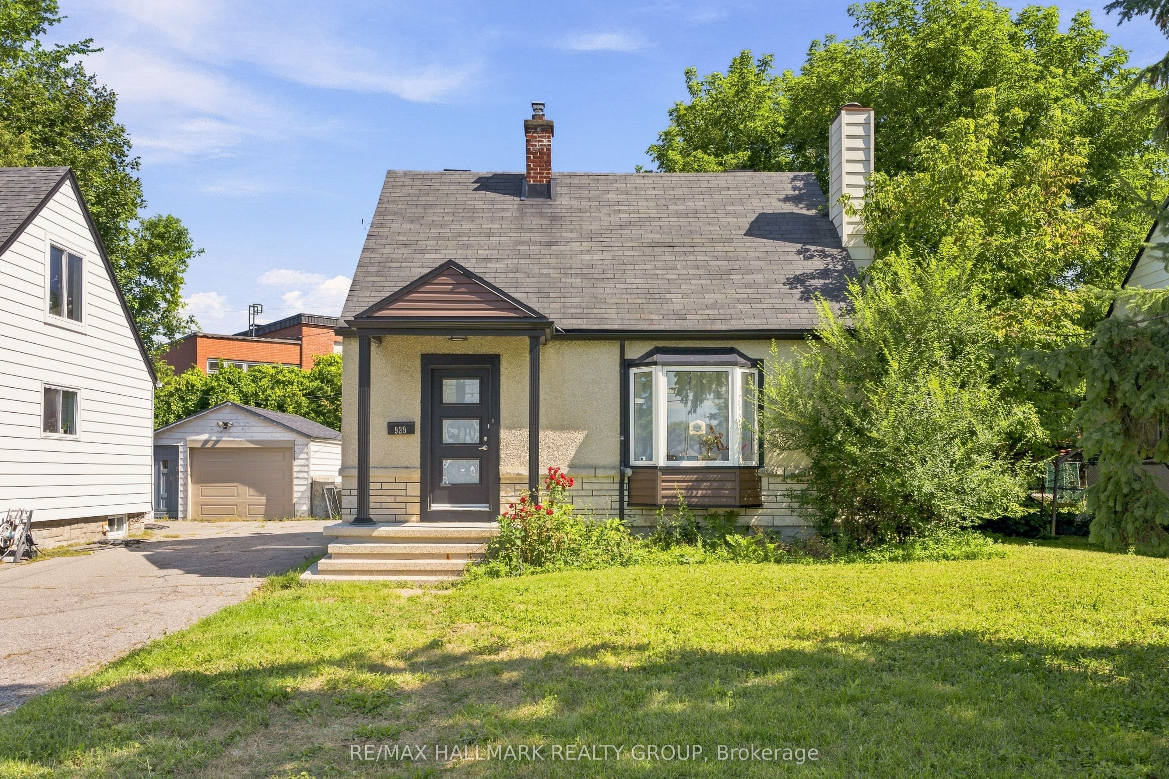 929 Merivale Road, Carlington - Central Park, ON K1Z 5Z7 photo 2