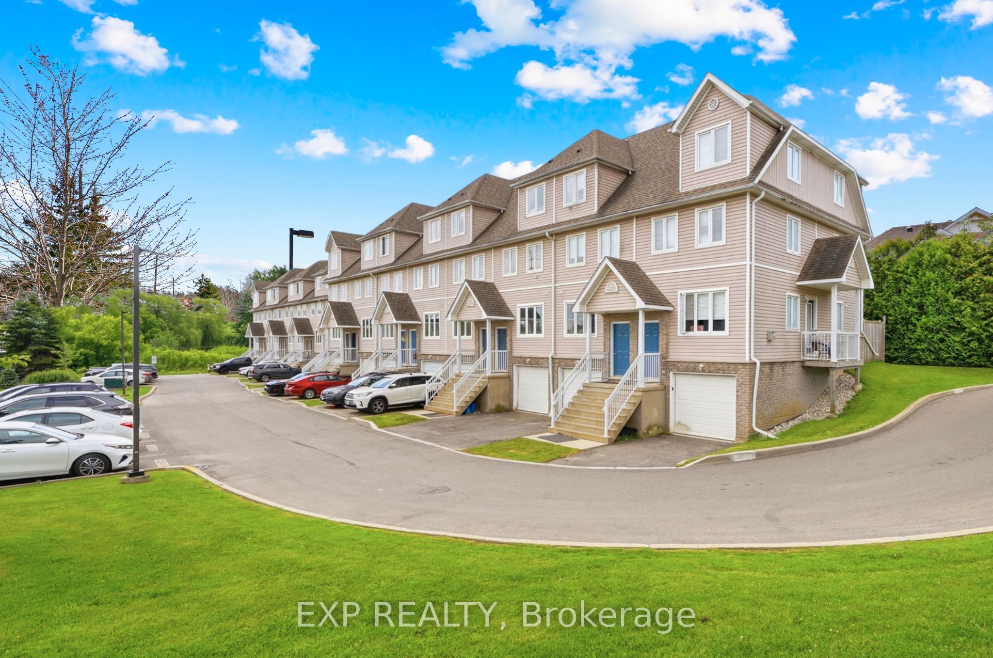 601 Columbia Forest Boulevard 3, Waterloo, ON N2V 2K7 photo 2