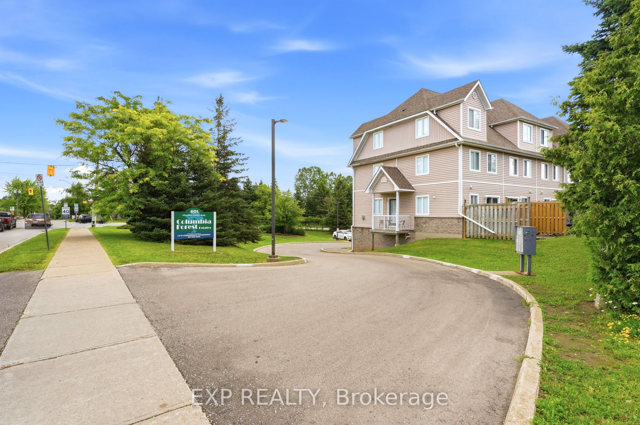 601 Columbia Forest Boulevard 3, Waterloo, ON N2V 2K7 photo 3