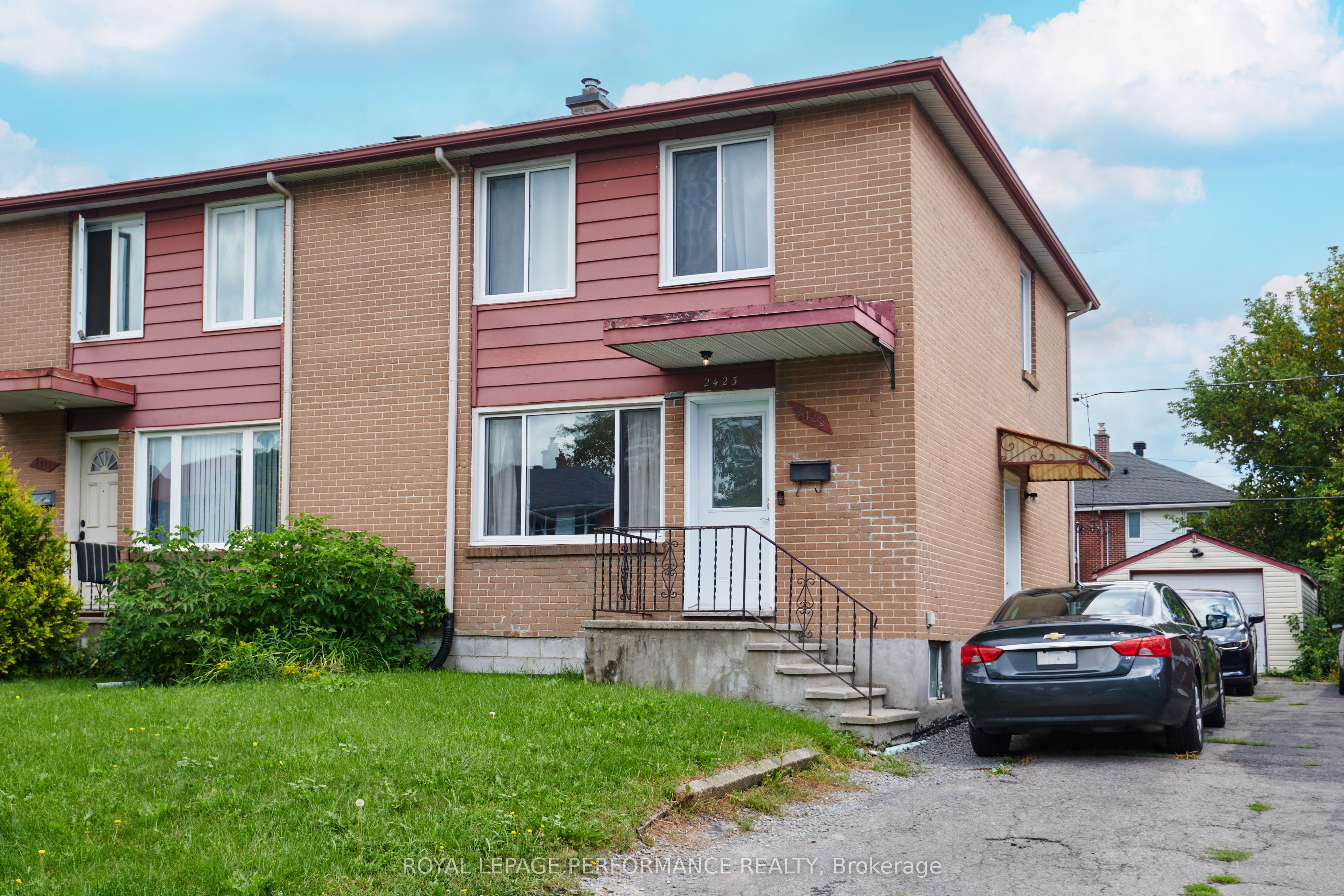 2423 Clementine Boulevard, Billings Bridge - Riverside Park and Area, ON K1V 8E1 photo 2