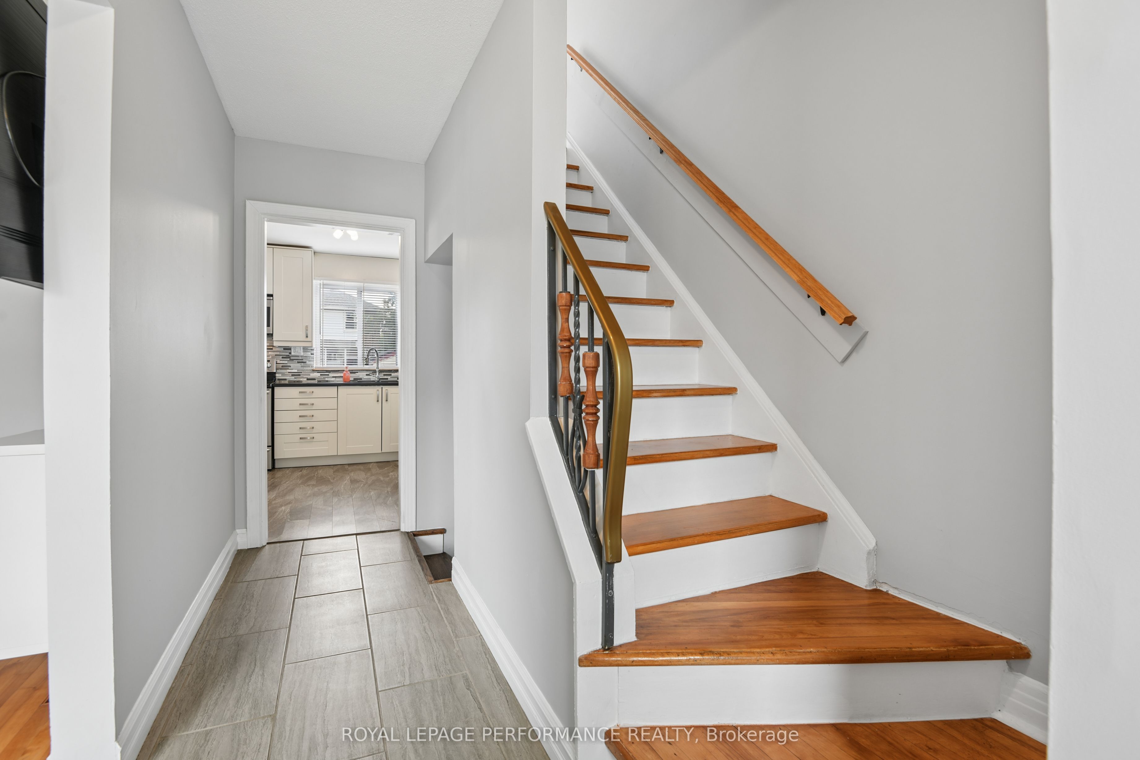 2423 Clementine Boulevard, Billings Bridge - Riverside Park and Area, ON K1V 8E1 photo 5