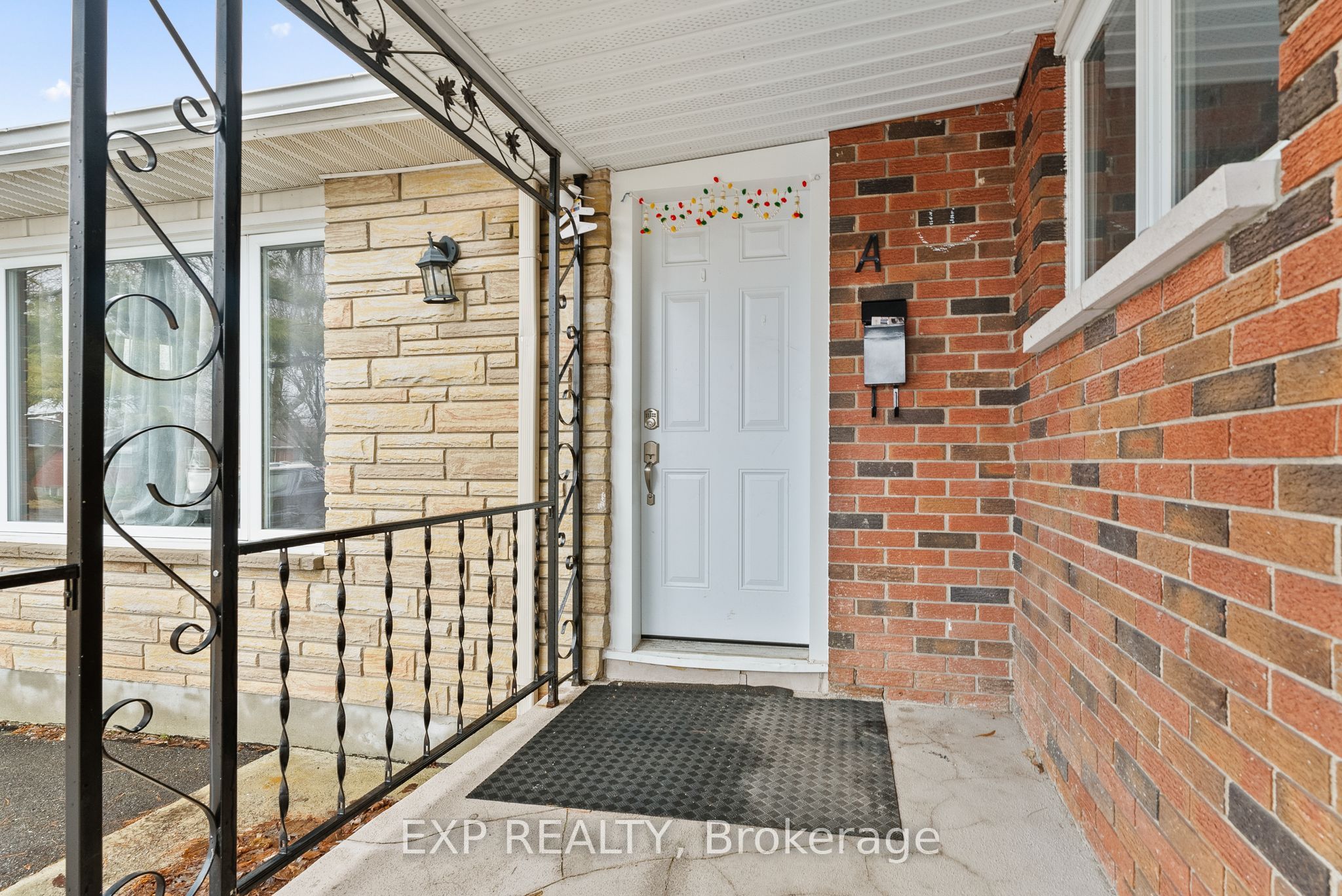692 Claude Street, Overbrook - Castleheights and Area, ON K1K 2S2 photo 2