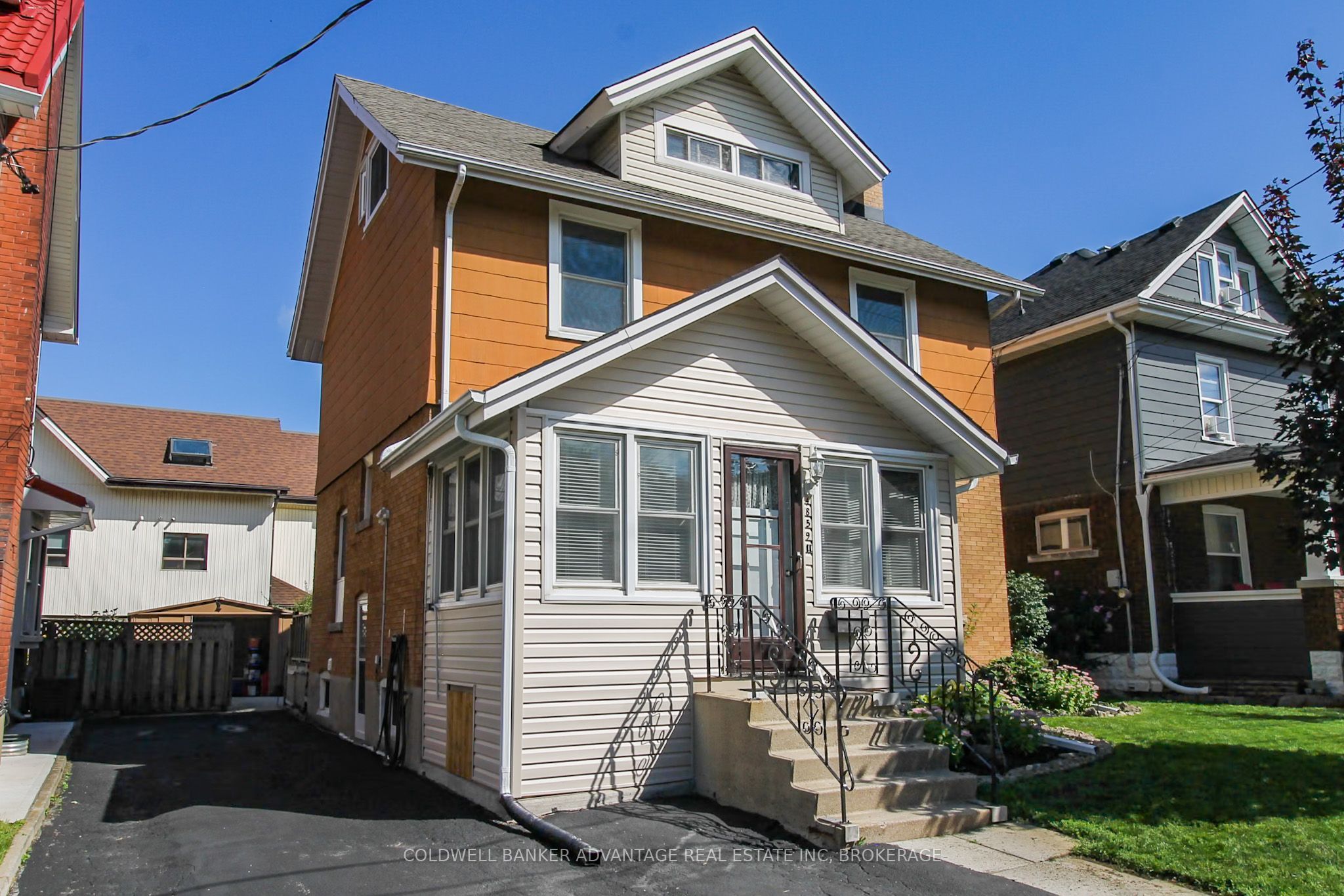 4859 Willmott Street, Niagara Falls, ON L2E 1Z5 photo 2