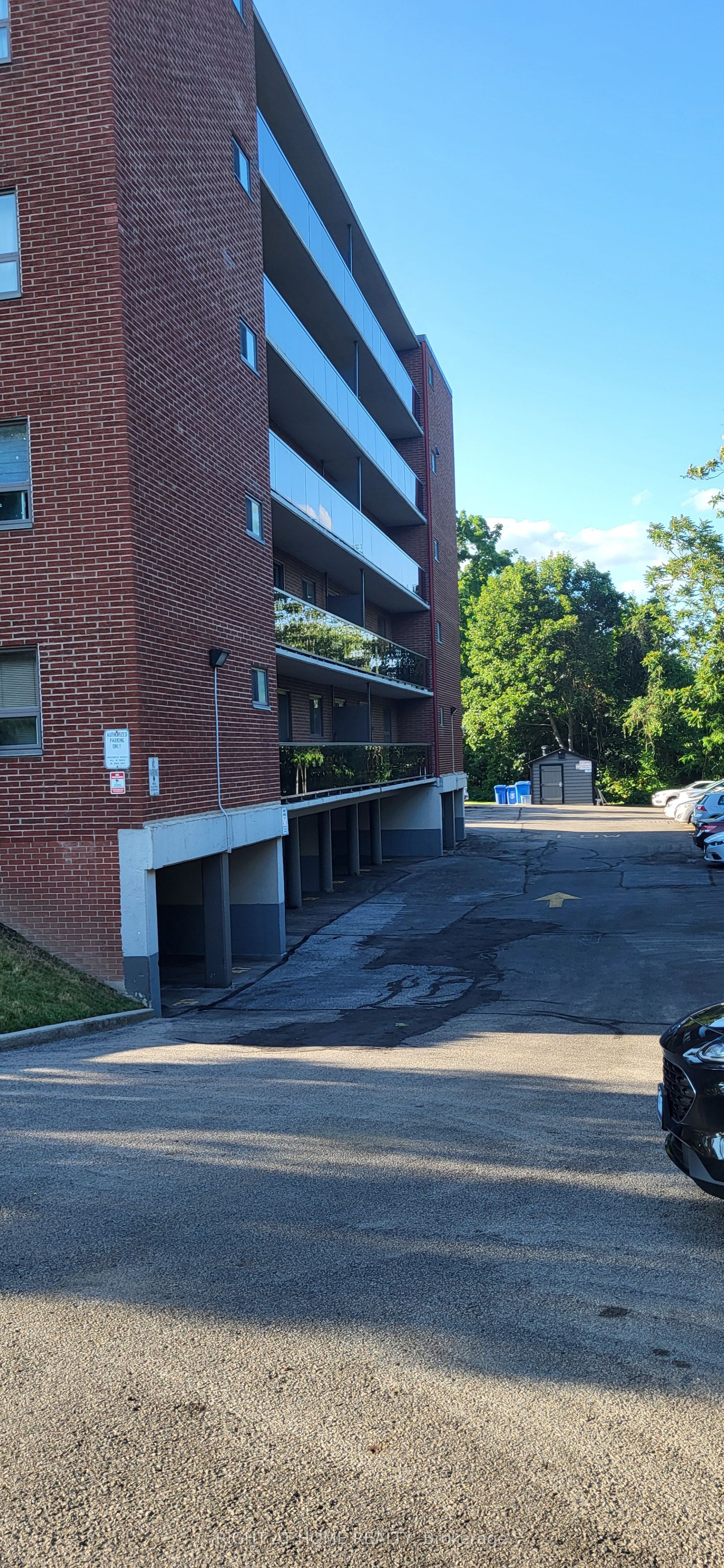 2373 King Street E 26, Hamilton, ON L8K 1X9 photo 2